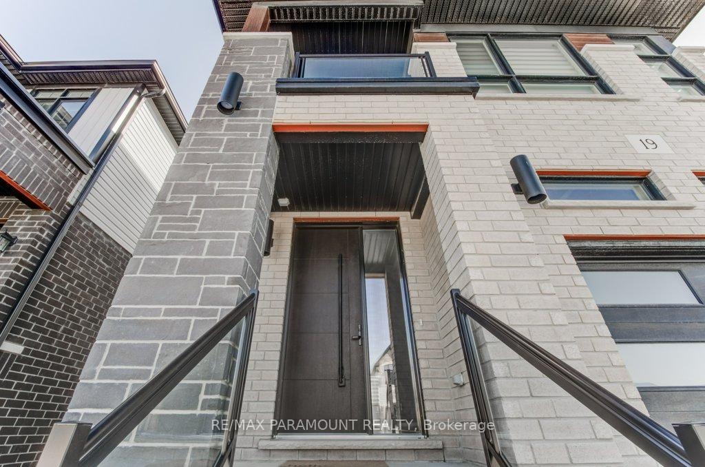 Photo 3 of 19 Jacob Detweiller Drive, Kitchener — HOMEH