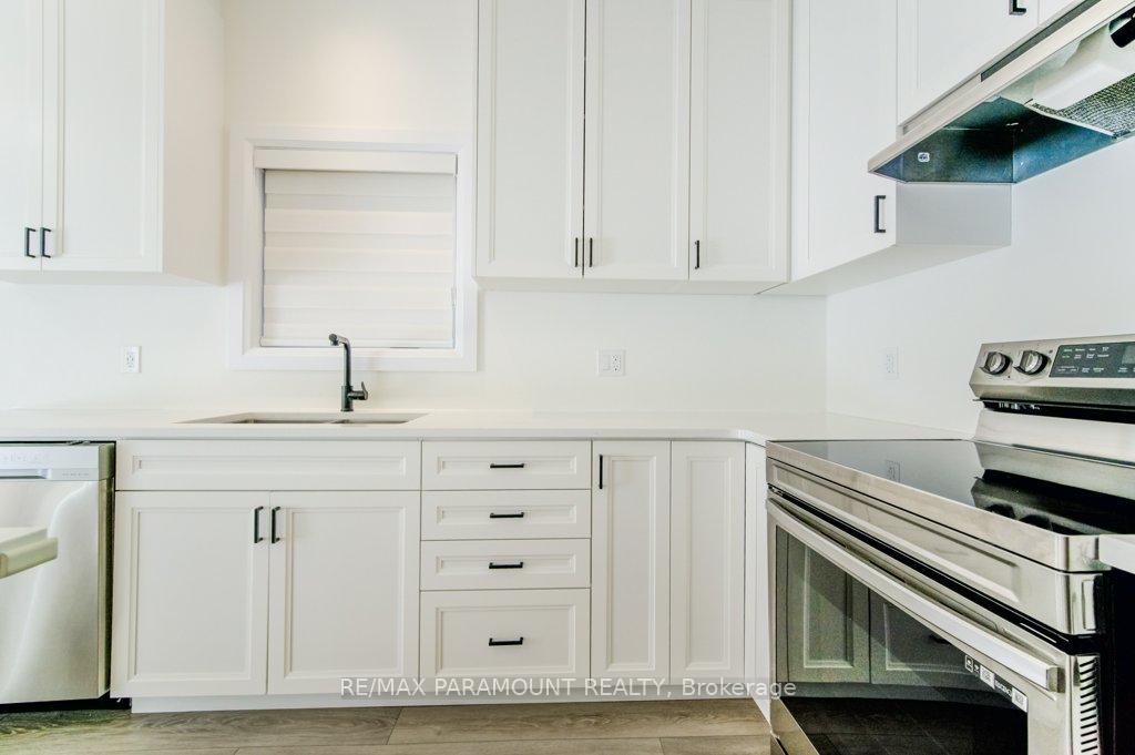 Photo 13 of 19 Jacob Detweiller Drive, Kitchener — HOMEH