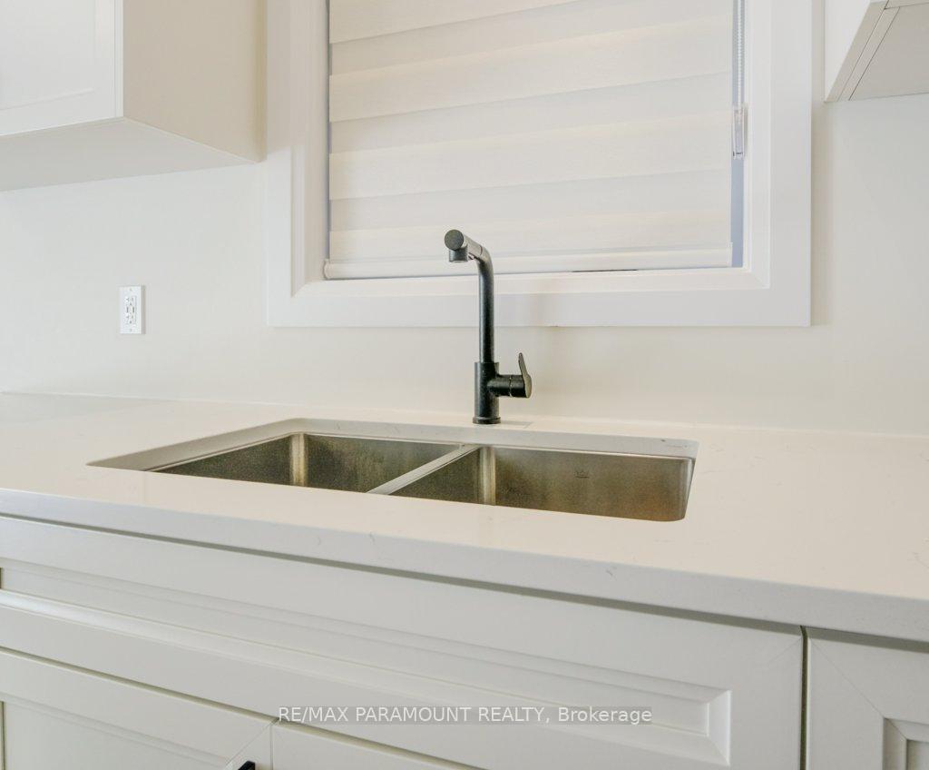 Photo 14 of 19 Jacob Detweiller Drive, Kitchener — HOMEH
