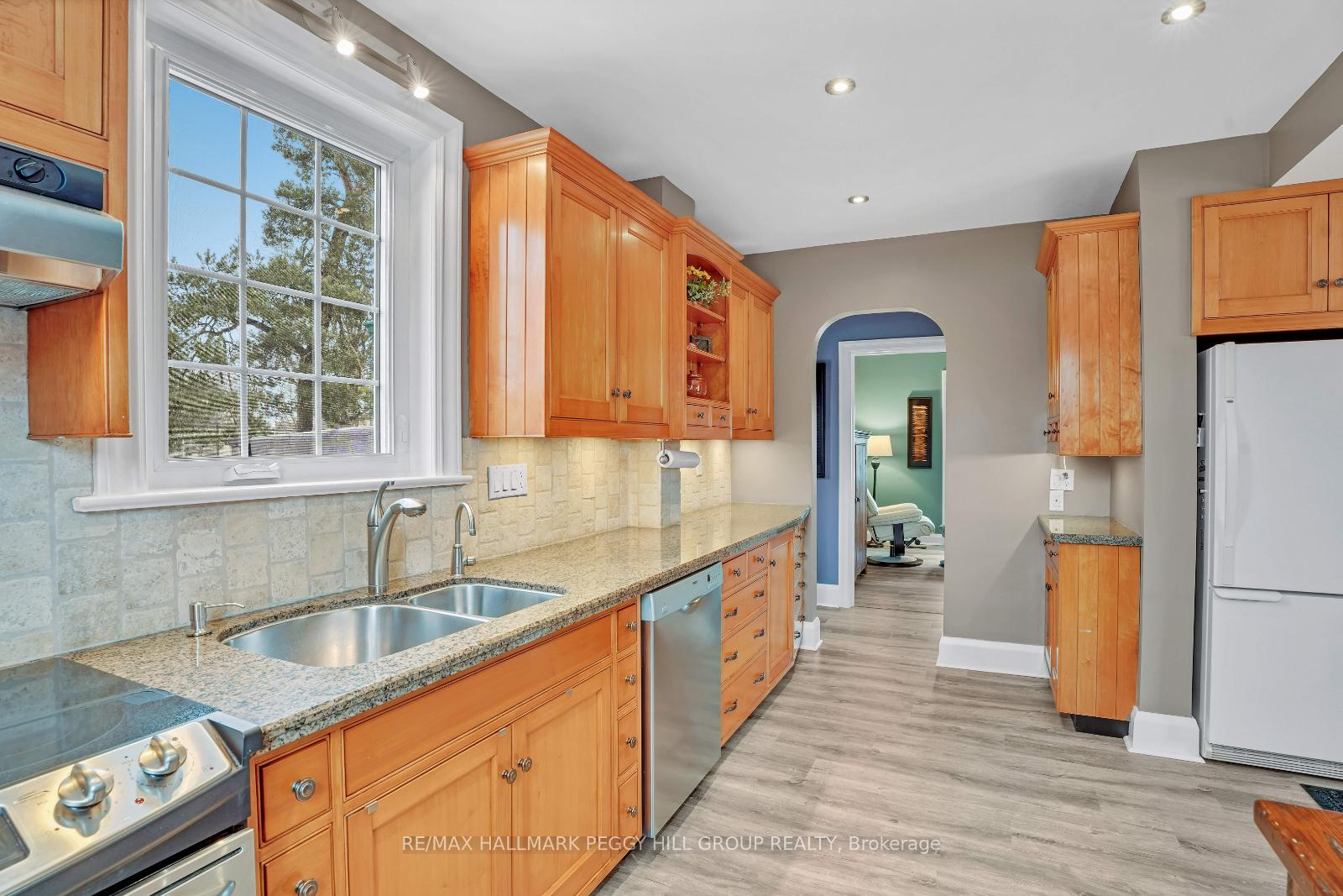 Photo 6 of 406 Mill Street, Kitchener — HOMEH