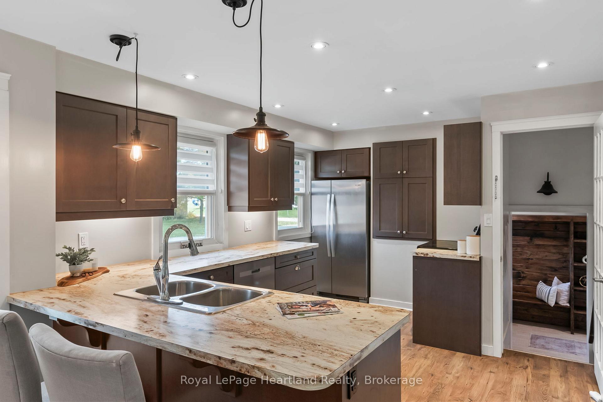 Photo 16 of 87 George Street N, Minto — HOMEH
