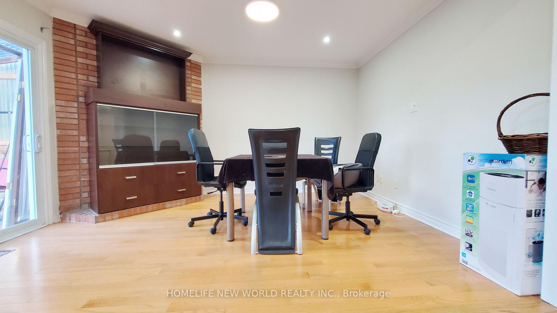 Photo 3 of 22 Mary Pearson Drive, Markham, Middlefield — HOMEH