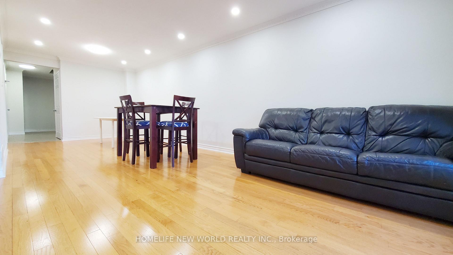 Photo 5 of 22 Mary Pearson Drive, Markham, Middlefield — HOMEH