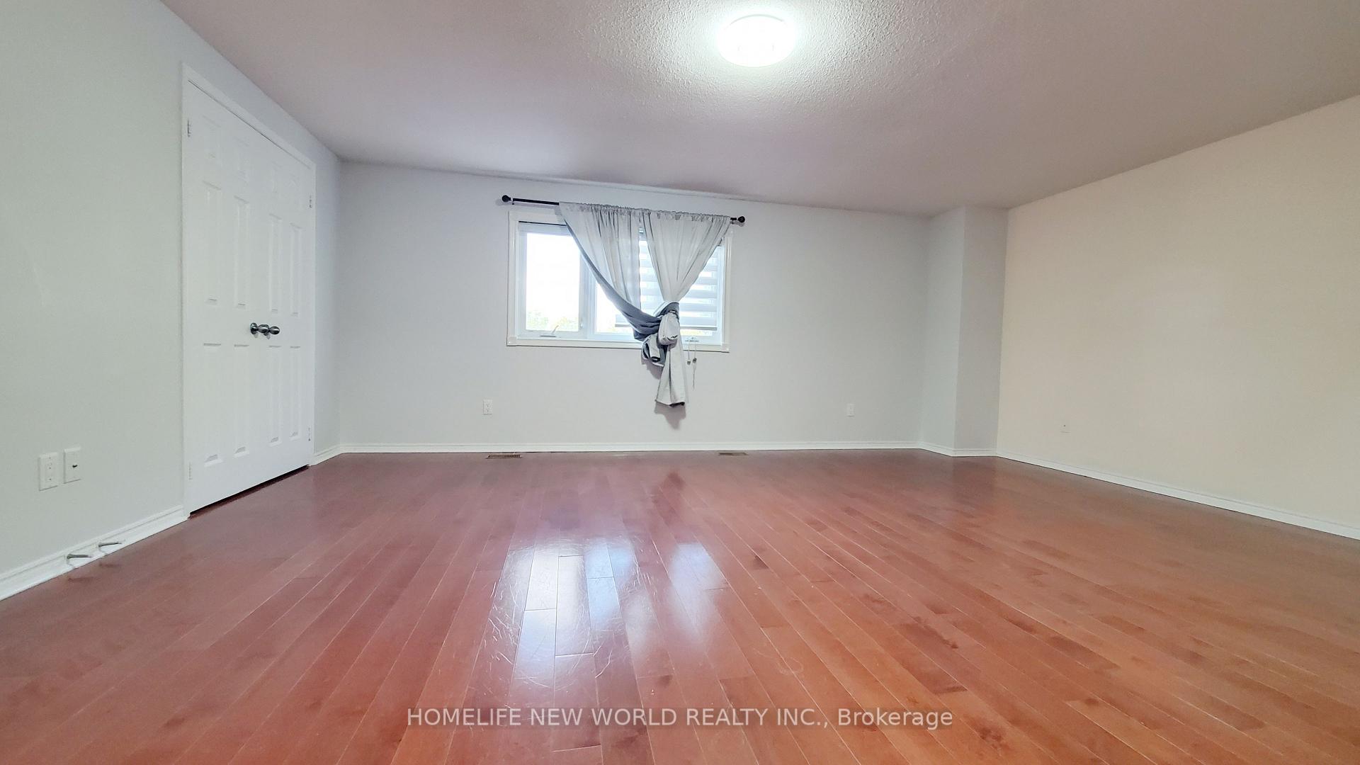 Photo 9 of 22 Mary Pearson Drive, Markham, Middlefield — HOMEH