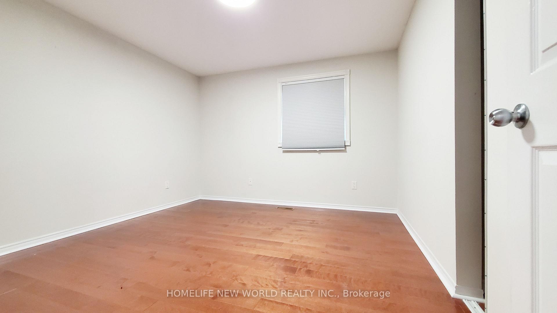Photo 12 of 22 Mary Pearson Drive, Markham, Middlefield — HOMEH