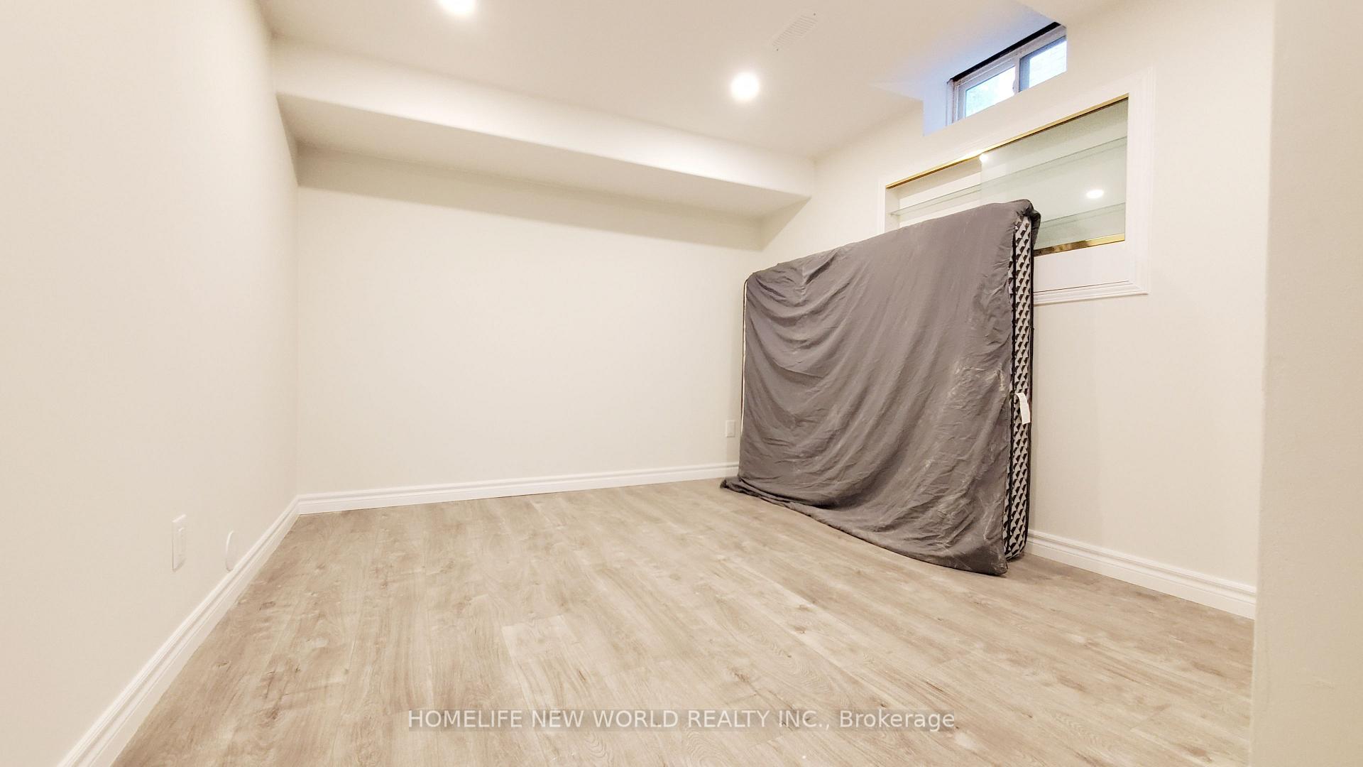 Photo 19 of 22 Mary Pearson Drive, Markham, Middlefield — HOMEH