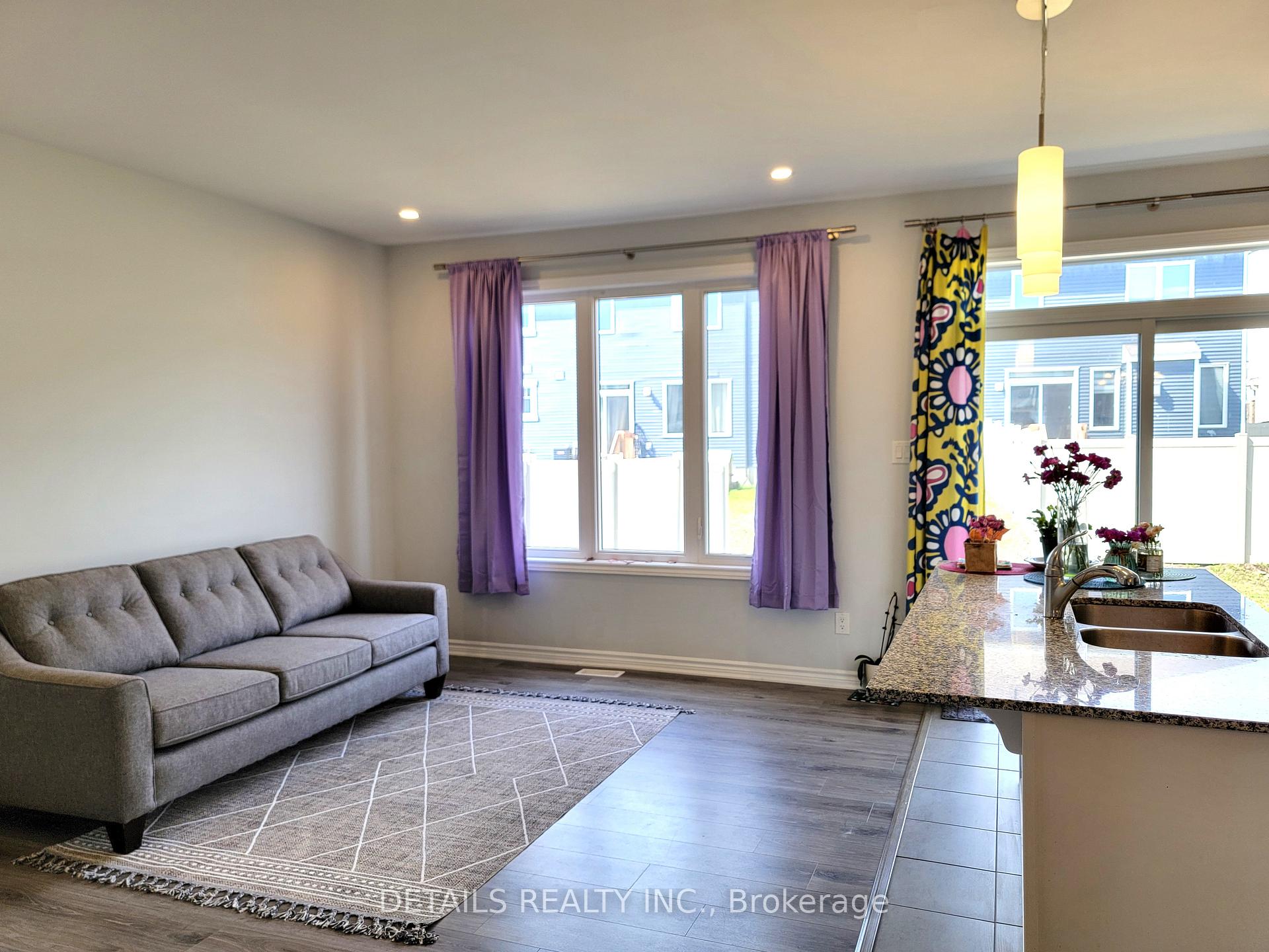 Photo 4 of 555 Arosa Way, Ottawa, Kanata - Emerald Meadows/Trailwest — HOMEH