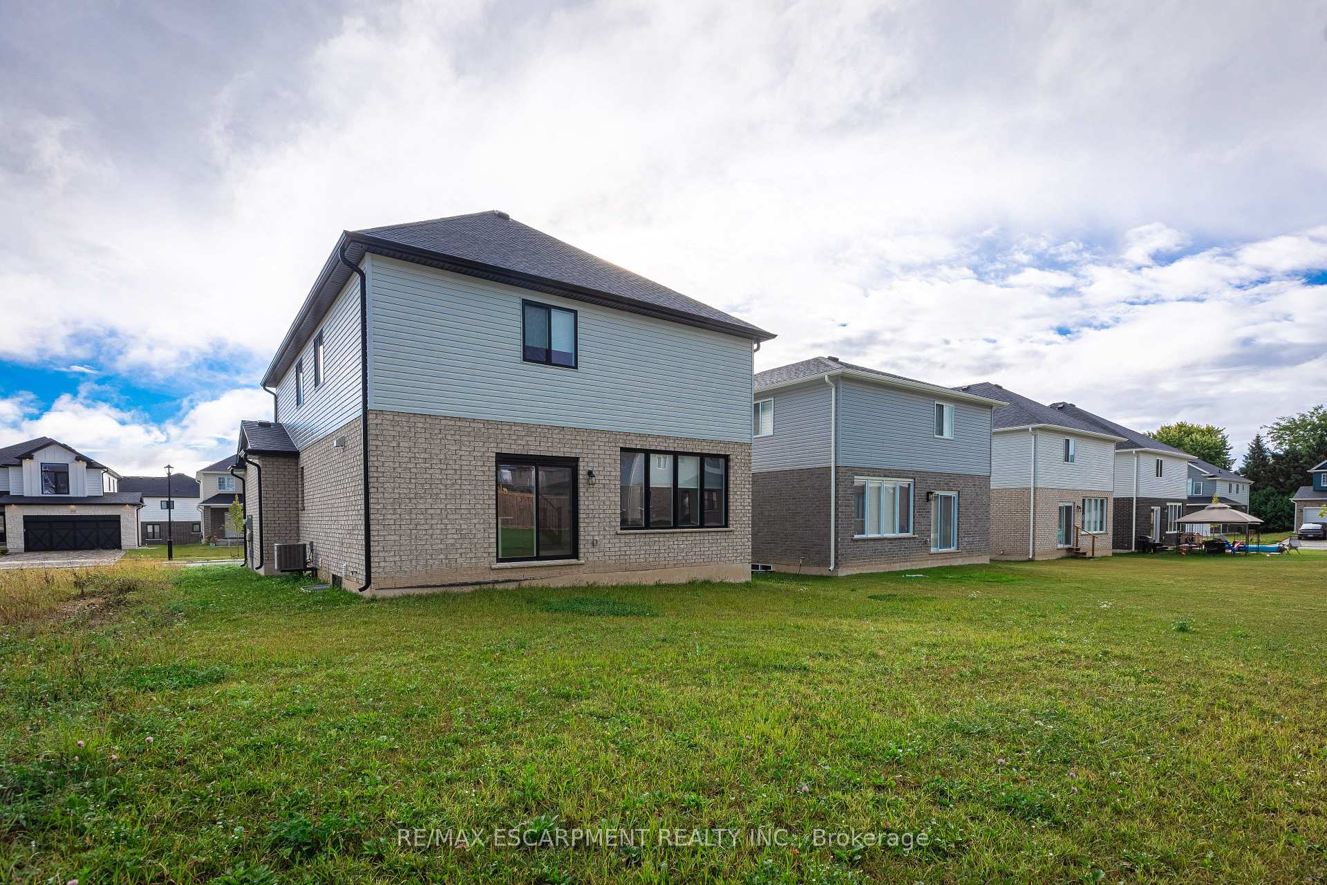 Photo 29 of 128 Basil Crescent, Middlesex Centre, Ilderton — HOMEH