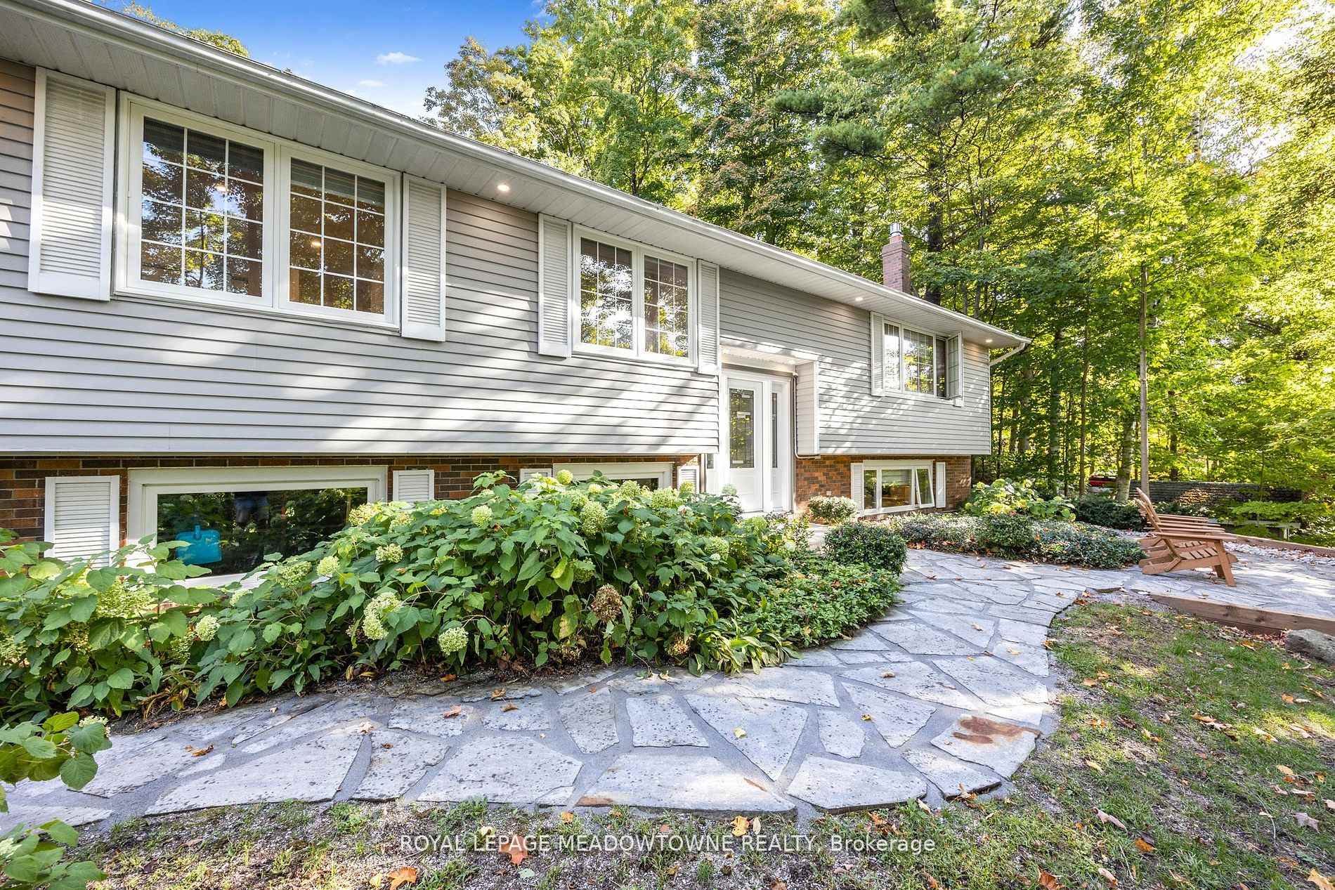 Front of 106 Campbell Avenue E