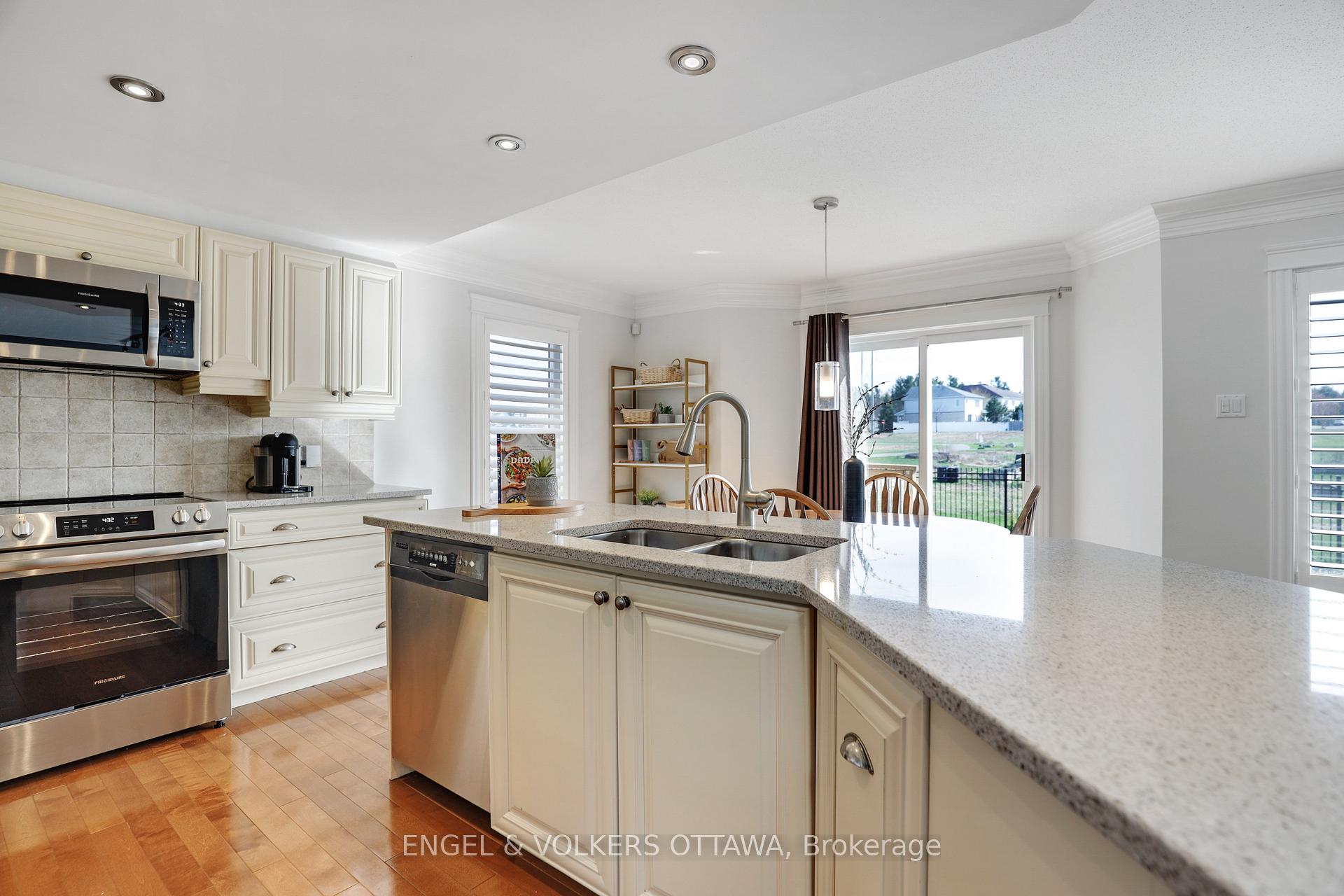 Photo 10 of 83 Scampton Drive, Ottawa, Kanata - Morgan's Grant/South March — HOMEH