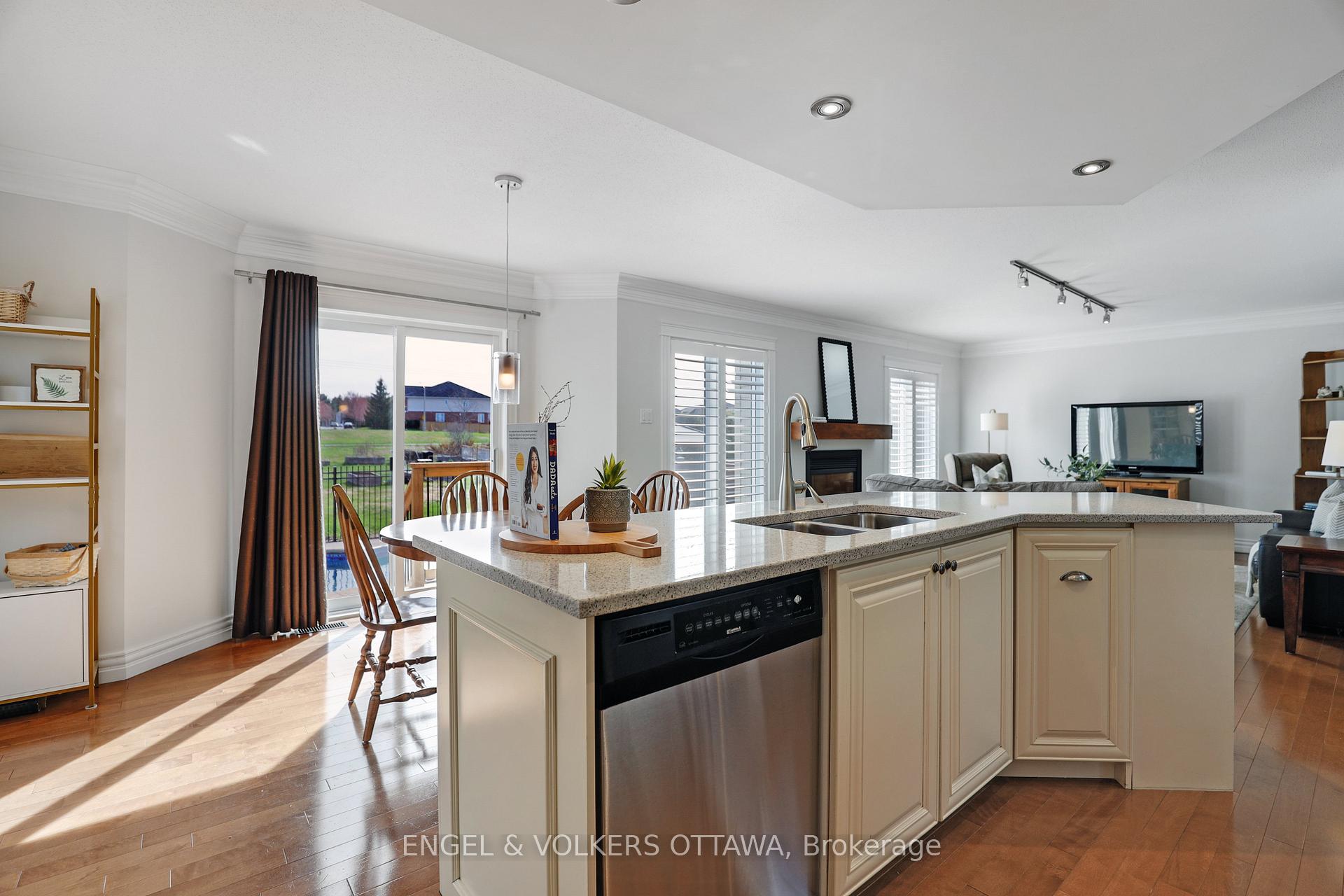 Photo 11 of 83 Scampton Drive, Ottawa, Kanata - Morgan's Grant/South March — HOMEH