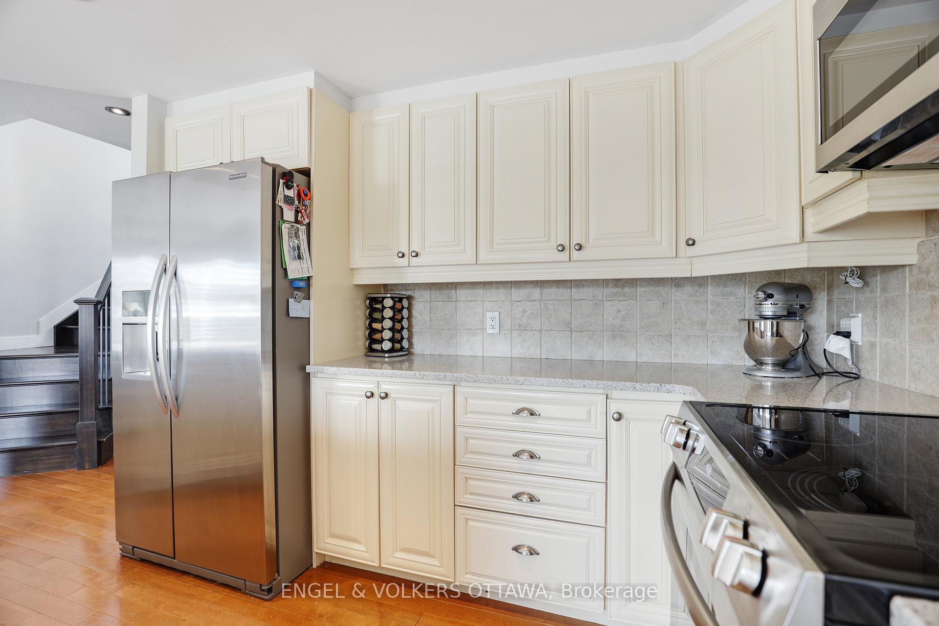 Photo 12 of 83 Scampton Drive, Ottawa, Kanata - Morgan's Grant/South March — HOMEH