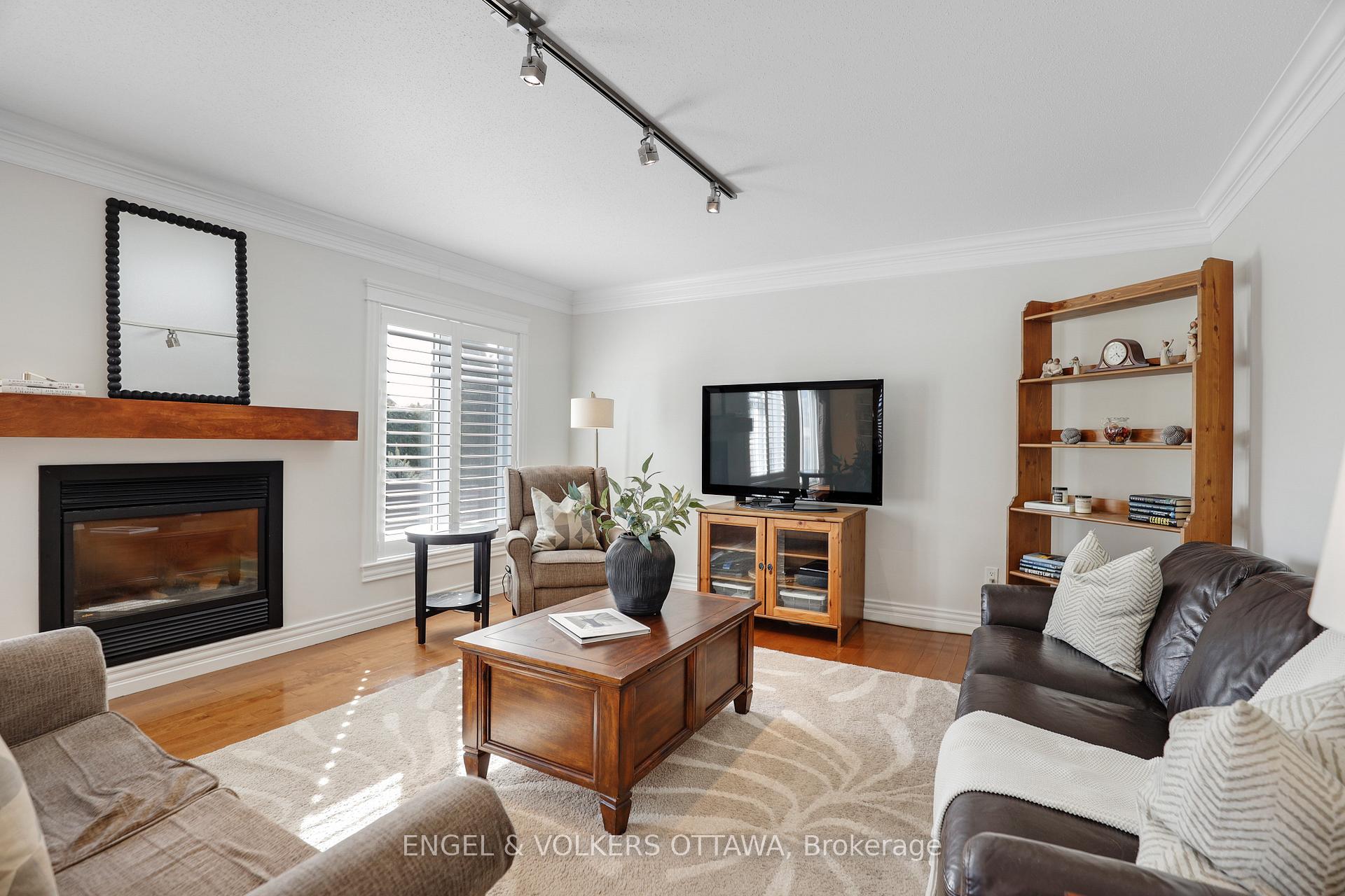 Photo 13 of 83 Scampton Drive, Ottawa, Kanata - Morgan's Grant/South March — HOMEH