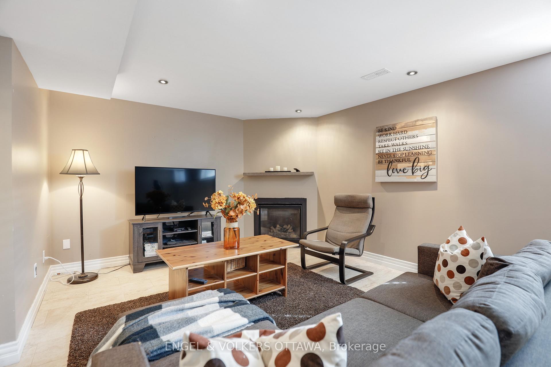 Photo 22 of 83 Scampton Drive, Ottawa, Kanata - Morgan's Grant/South March — HOMEH