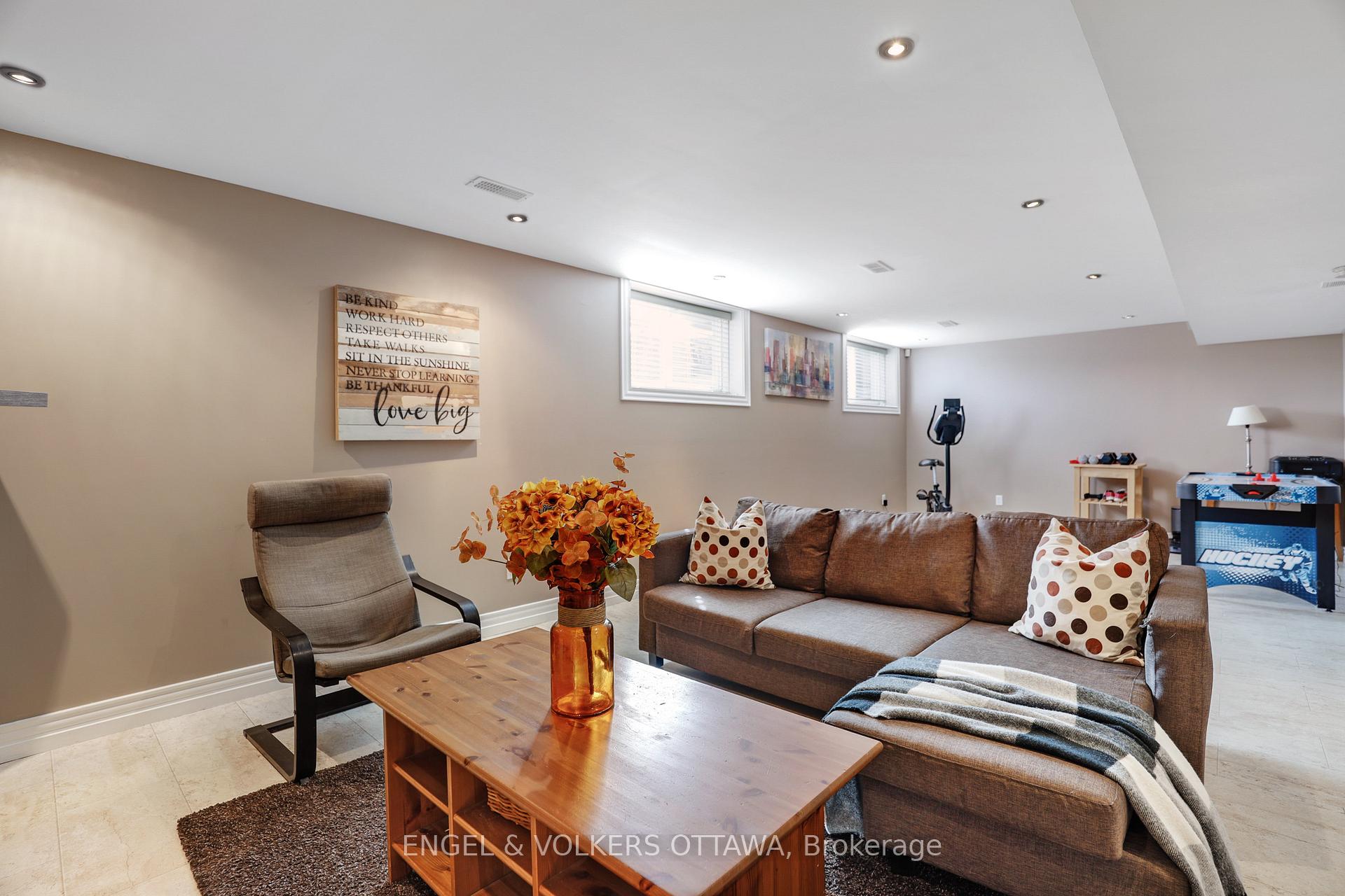 Photo 24 of 83 Scampton Drive, Ottawa, Kanata - Morgan's Grant/South March — HOMEH