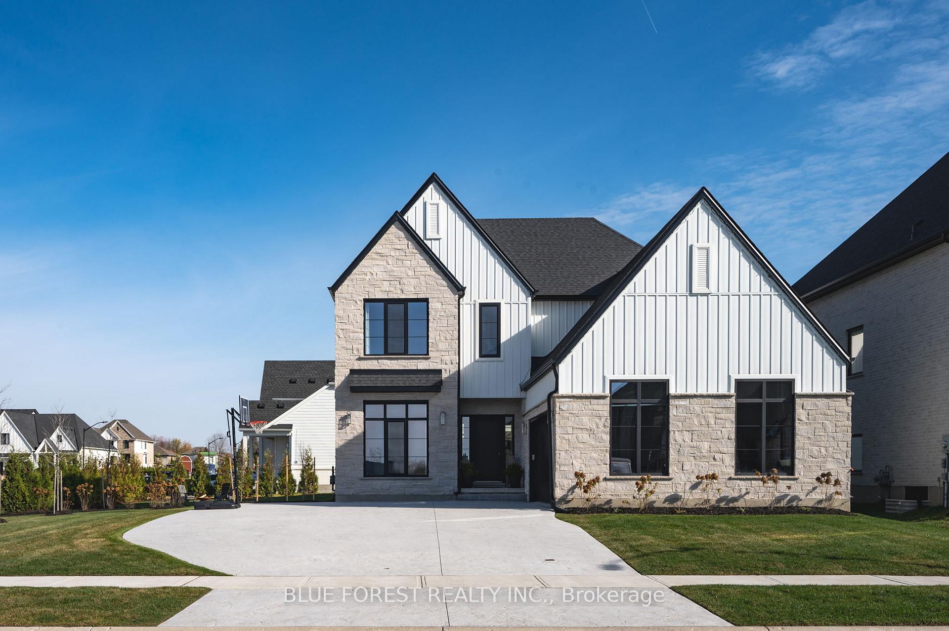 Photo 2 of 102 Edgewater Boulevard, Middlesex Centre, Kilworth — HOMEH