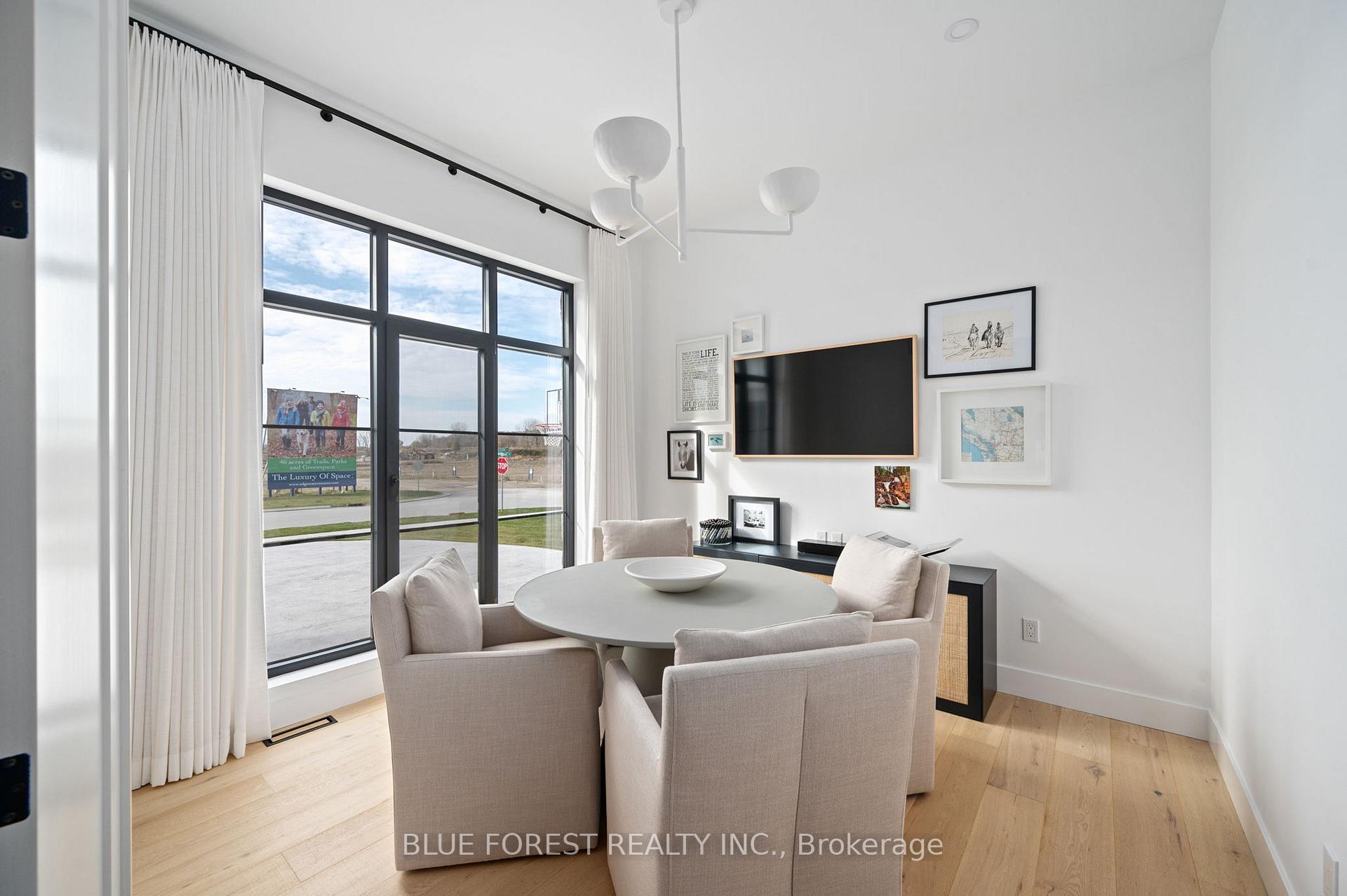 Photo 10 of 102 Edgewater Boulevard, Middlesex Centre, Kilworth — HOMEH