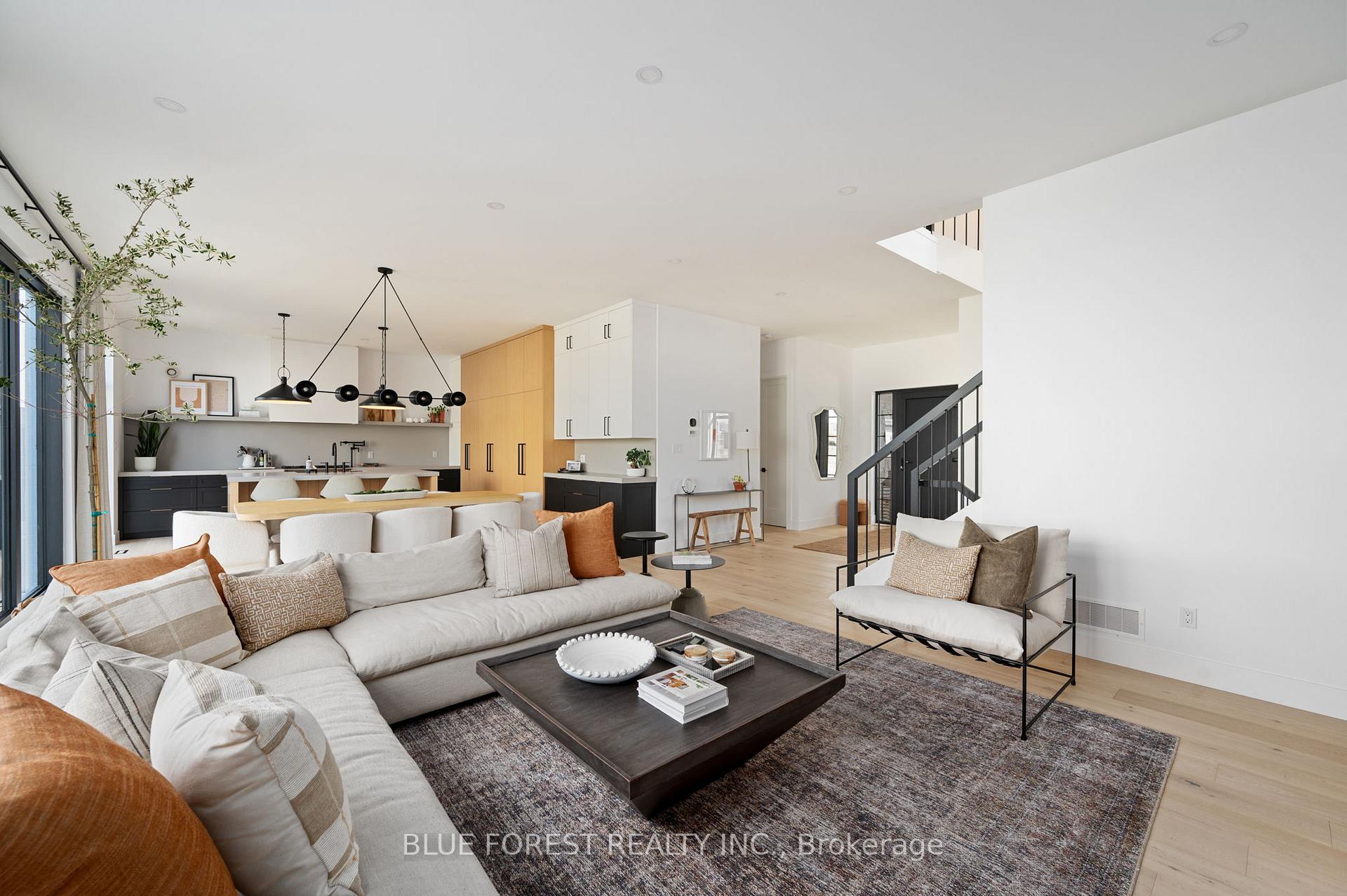 Photo 12 of 102 Edgewater Boulevard, Middlesex Centre, Kilworth — HOMEH