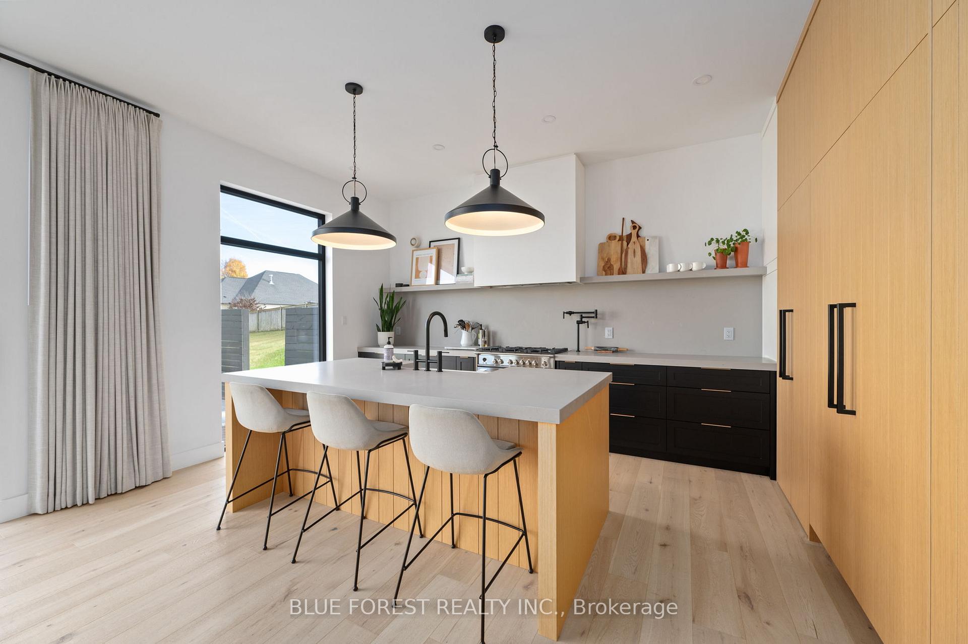 Photo 17 of 102 Edgewater Boulevard, Middlesex Centre, Kilworth — HOMEH