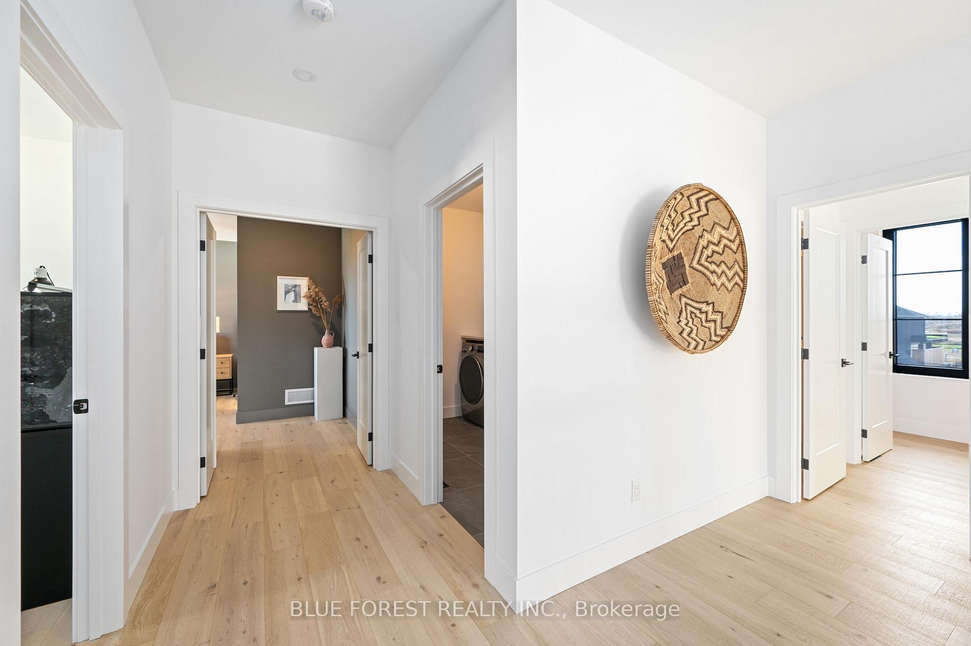 Photo 23 of 102 Edgewater Boulevard, Middlesex Centre, Kilworth — HOMEH