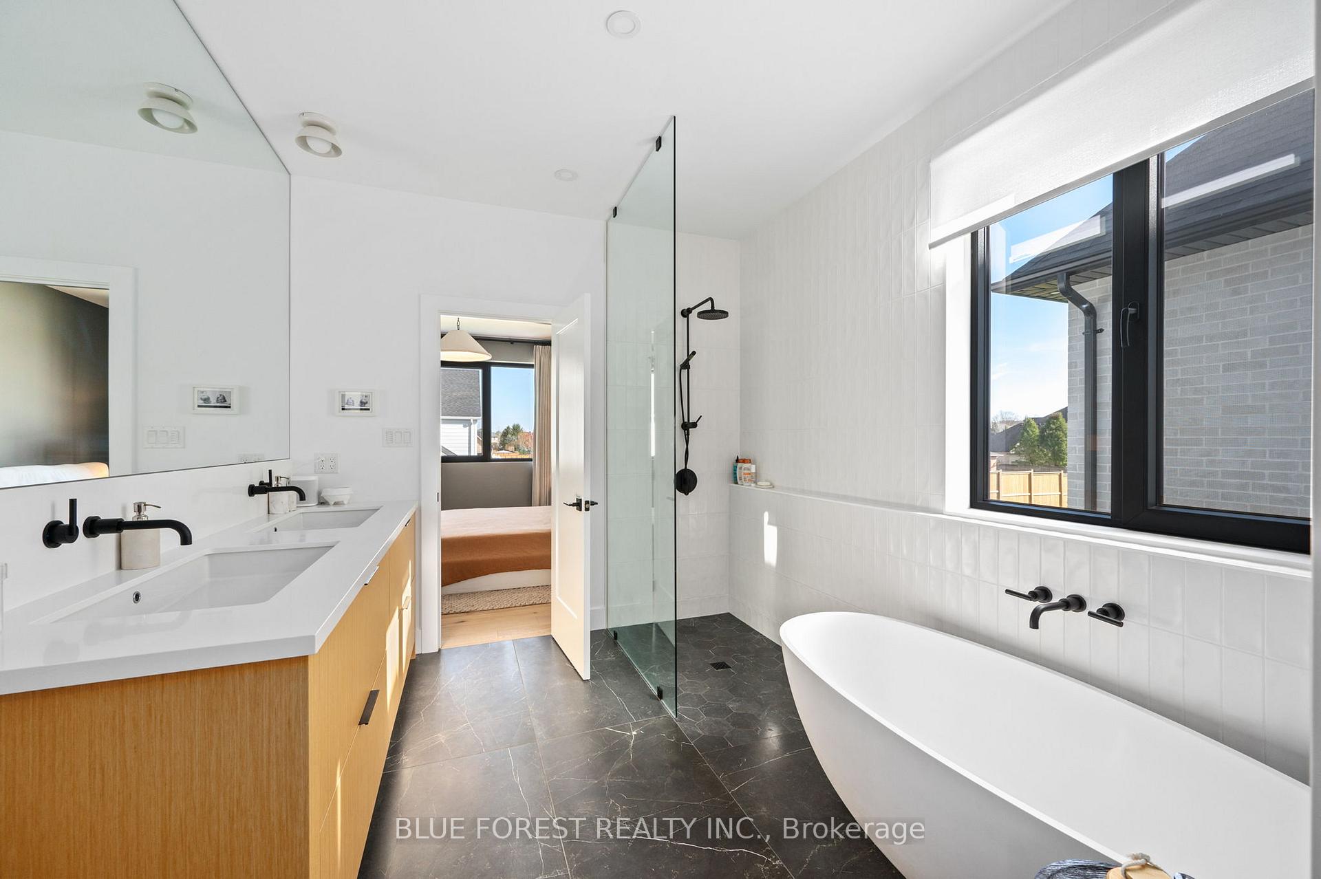 Photo 26 of 102 Edgewater Boulevard, Middlesex Centre, Kilworth — HOMEH
