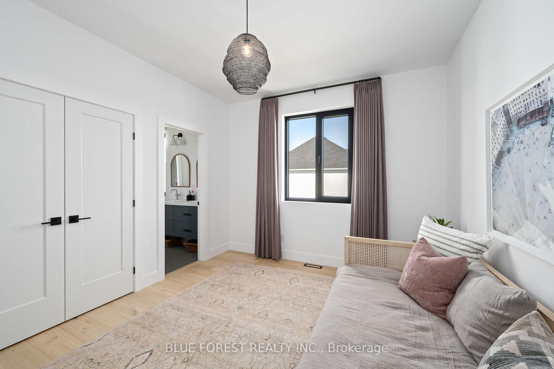 Photo 29 of 102 Edgewater Boulevard, Middlesex Centre, Kilworth — HOMEH