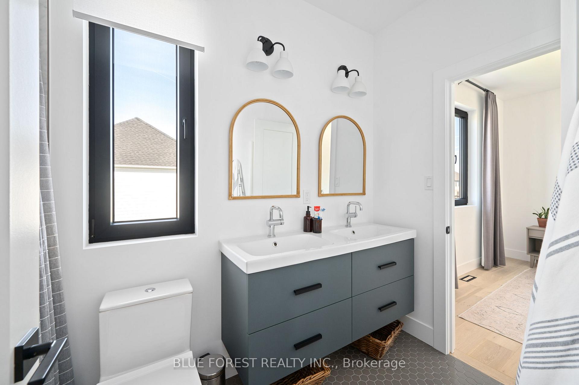 Photo 32 of 102 Edgewater Boulevard, Middlesex Centre, Kilworth — HOMEH