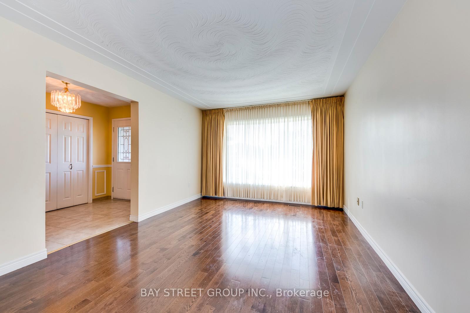 Photo 6 of 55 Milano Court, Hamilton, Gurnett — HOMEH