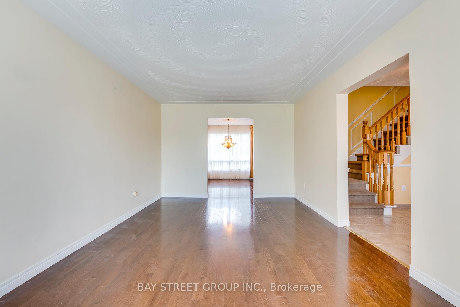 Photo 7 of 55 Milano Court, Hamilton, Gurnett — HOMEH