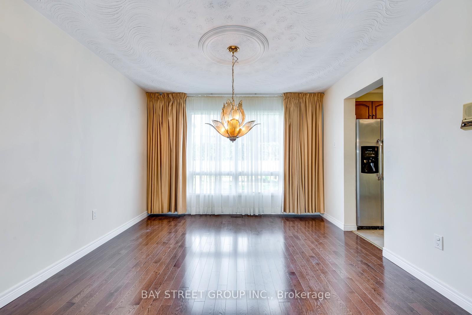 Photo 8 of 55 Milano Court, Hamilton, Gurnett — HOMEH