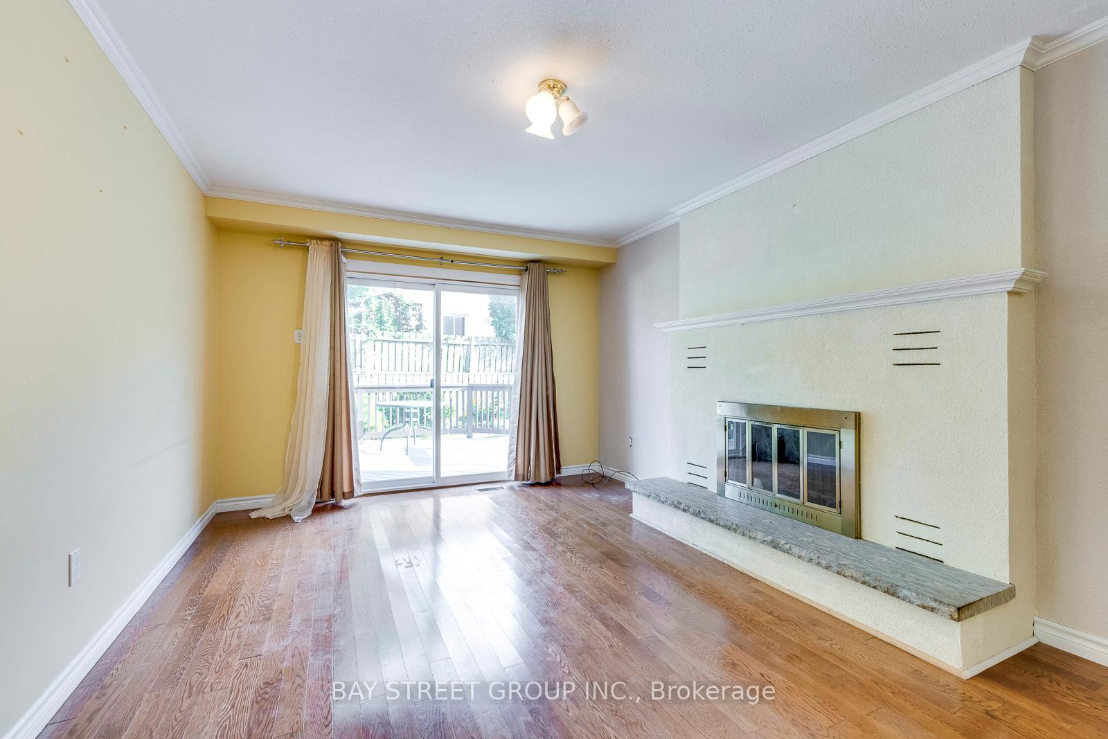 Photo 10 of 55 Milano Court, Hamilton, Gurnett — HOMEH