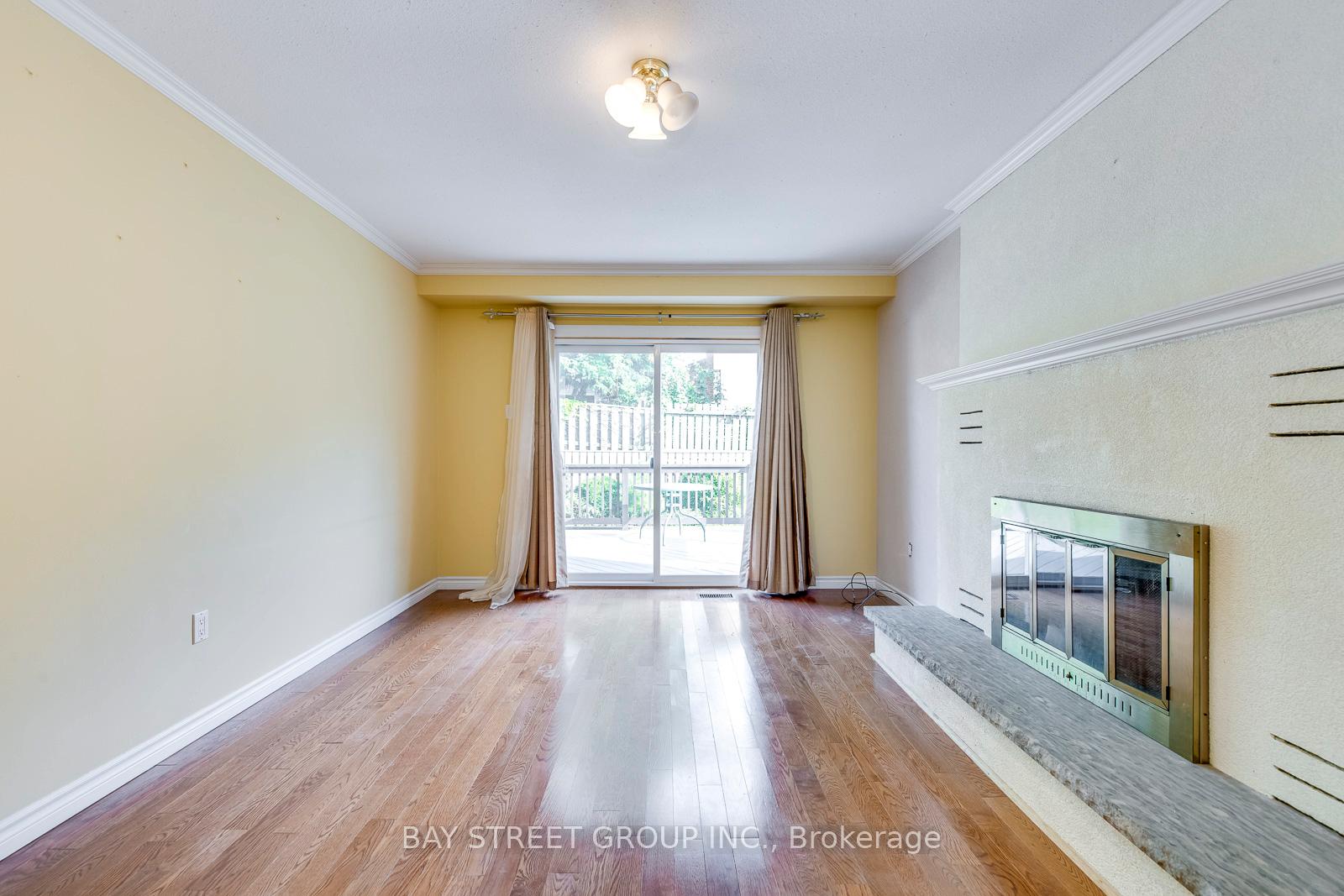 Photo 11 of 55 Milano Court, Hamilton, Gurnett — HOMEH