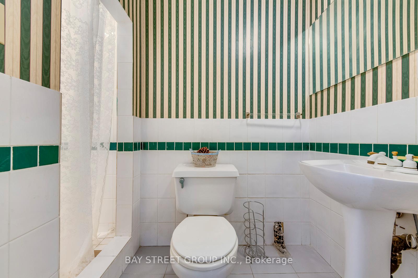 Photo 30 of 55 Milano Court, Hamilton, Gurnett — HOMEH