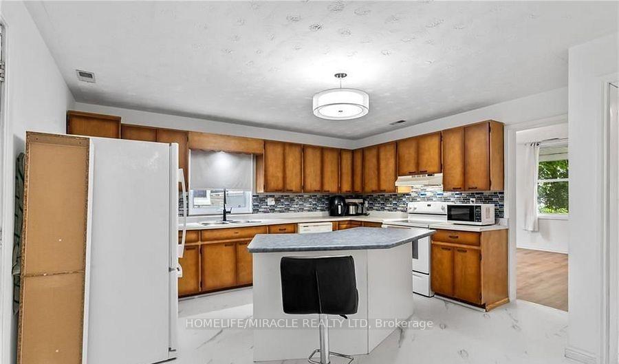 Photo 7 of 22 William Street S, Minto — HOMEH