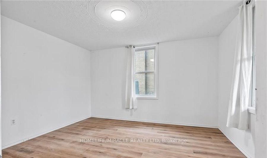 Photo 14 of 22 William Street S, Minto — HOMEH