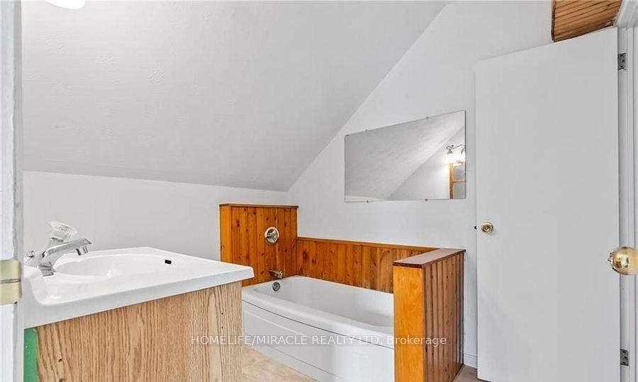 Photo 17 of 22 William Street S, Minto — HOMEH