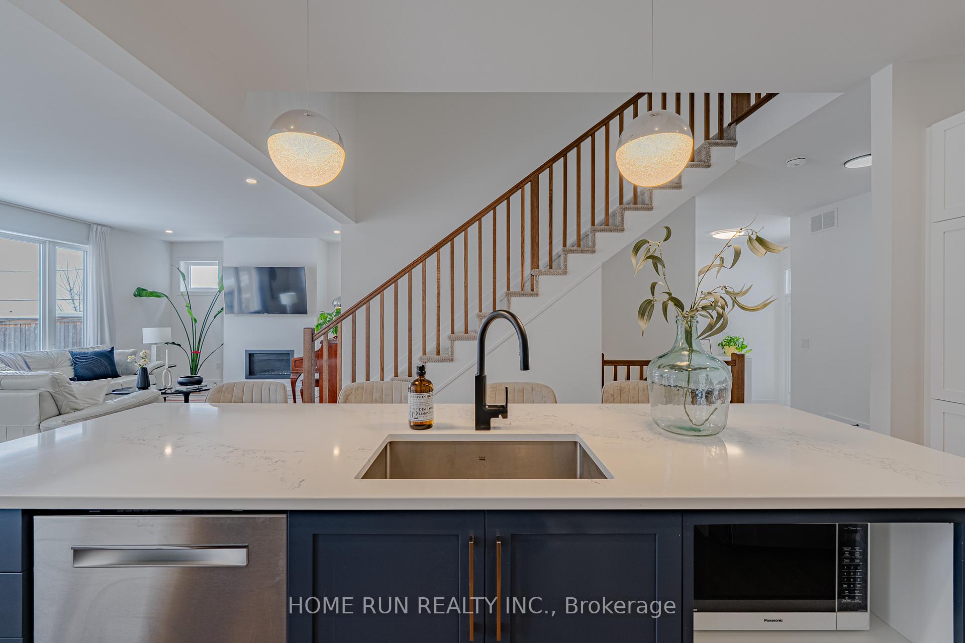 Photo 18 of 131 Defence Street, Ottawa, Kanata - Emerald Meadows/Trailwest — HOMEH