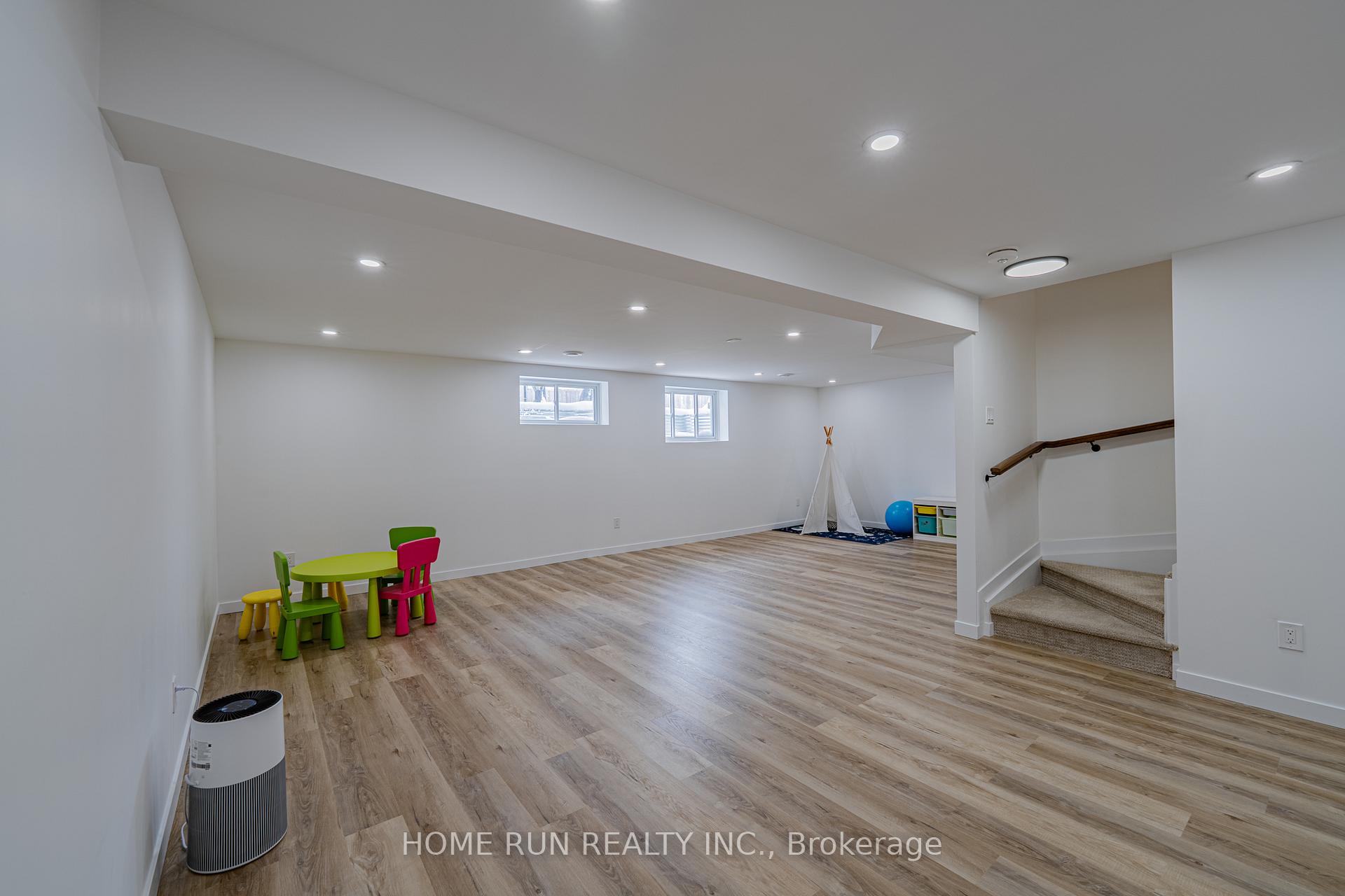 Photo 46 of 131 Defence Street, Ottawa, Kanata - Emerald Meadows/Trailwest — HOMEH