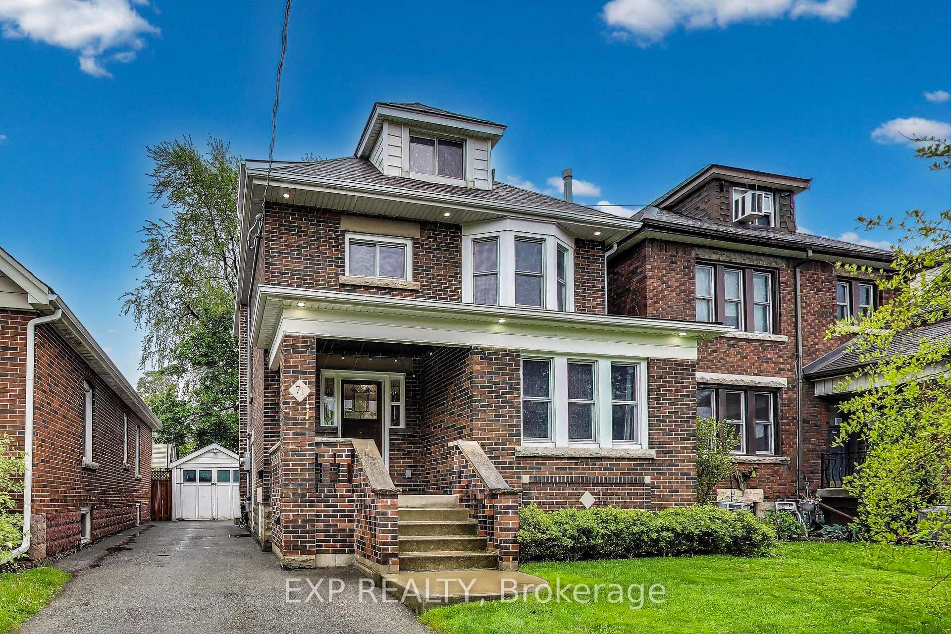 Photo 2 of 71 Huxley Avenue S, Hamilton, Delta — HOMEH