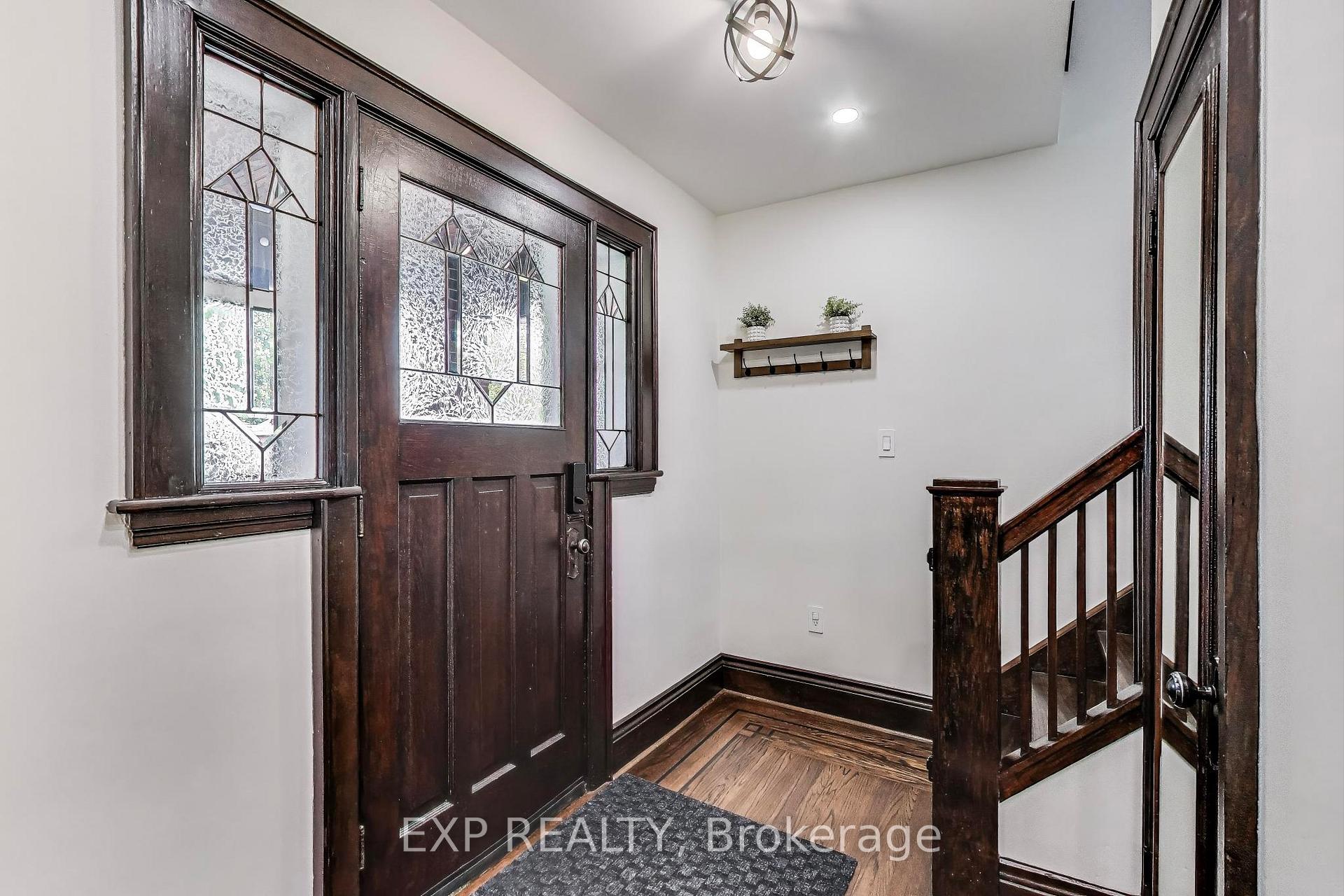 Photo 3 of 71 Huxley Avenue S, Hamilton, Delta — HOMEH
