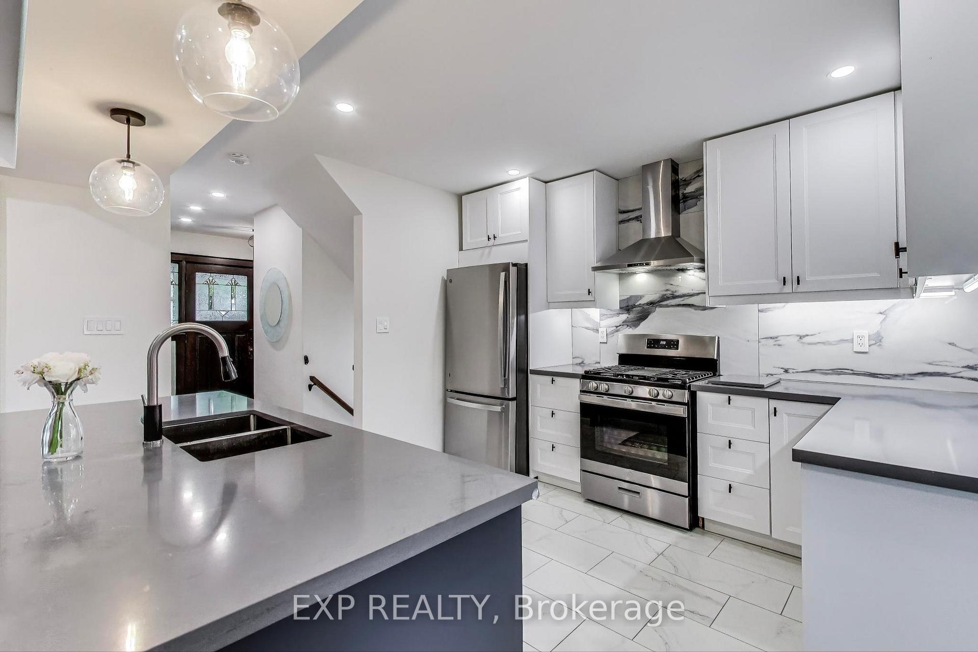 Photo 11 of 71 Huxley Avenue S, Hamilton, Delta — HOMEH
