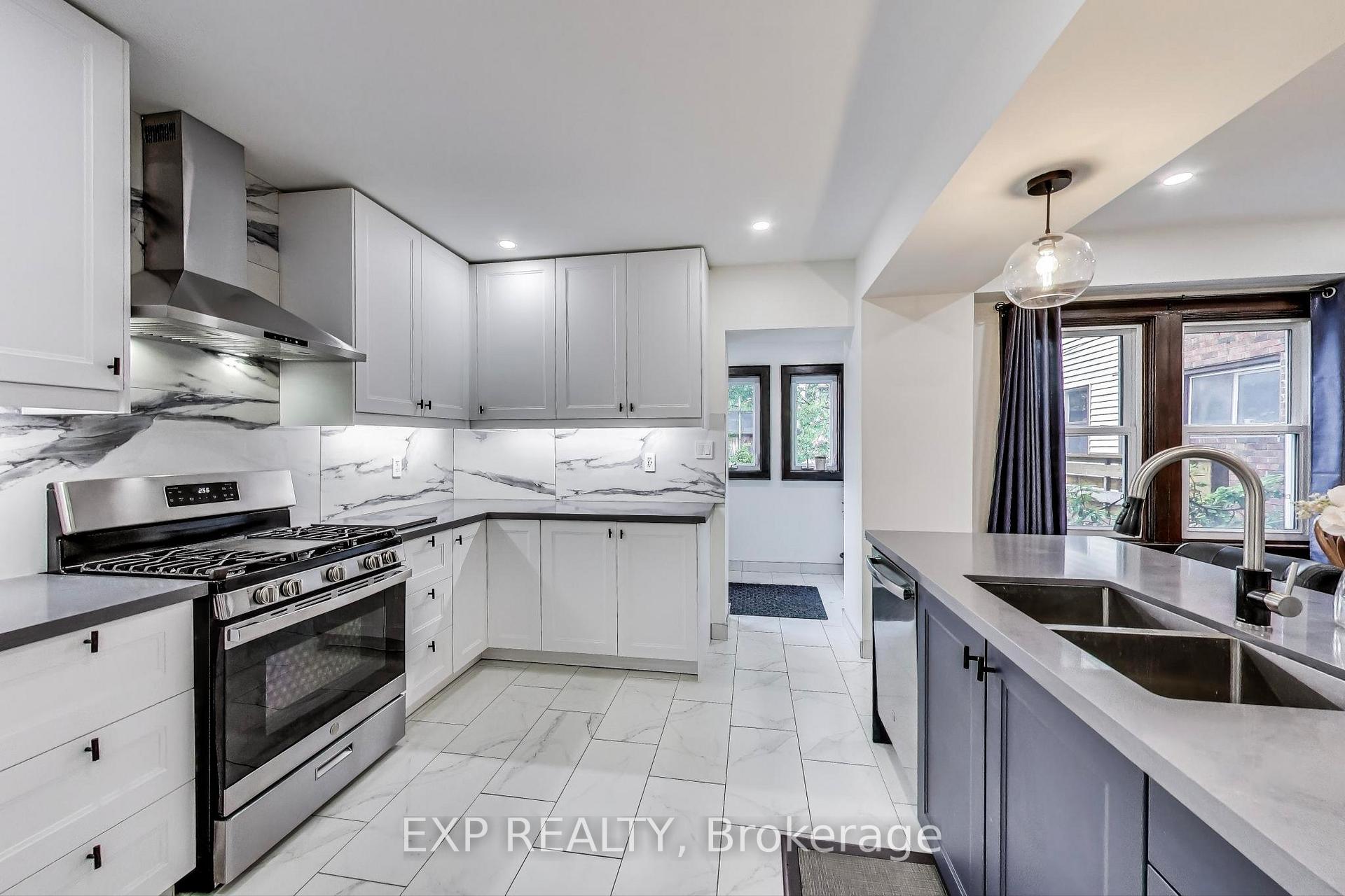 Photo 12 of 71 Huxley Avenue S, Hamilton, Delta — HOMEH