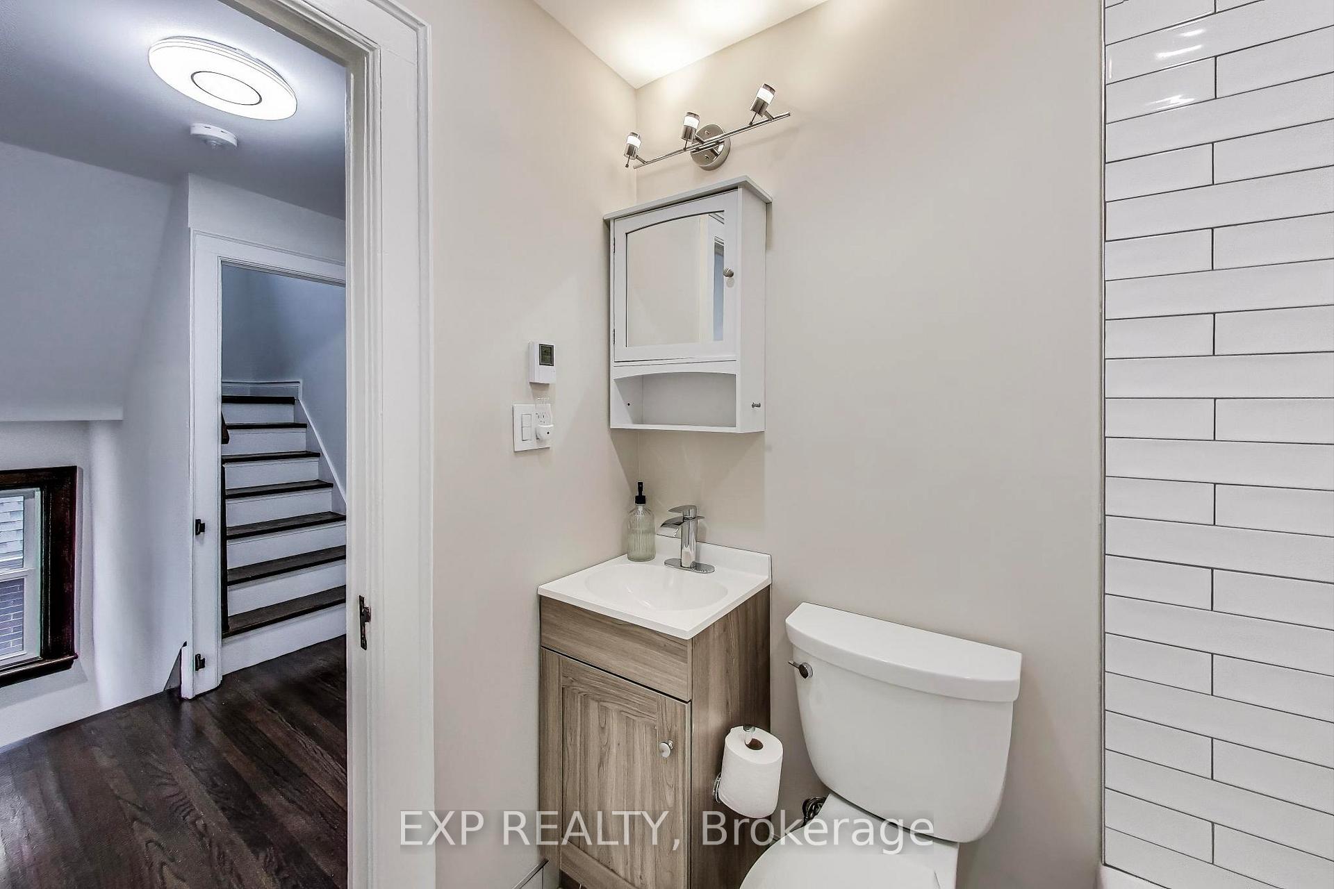 Photo 21 of 71 Huxley Avenue S, Hamilton, Delta — HOMEH