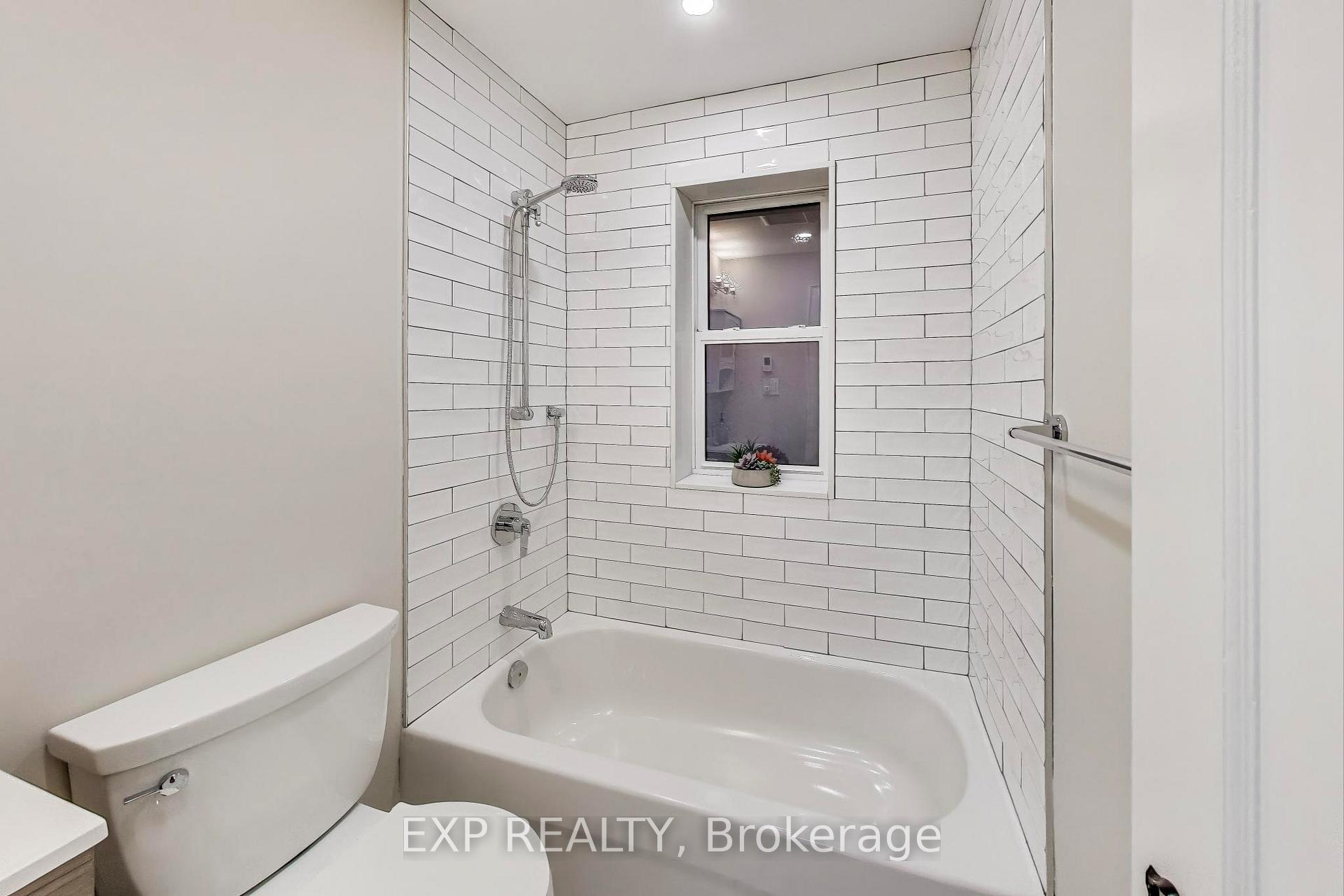Photo 22 of 71 Huxley Avenue S, Hamilton, Delta — HOMEH