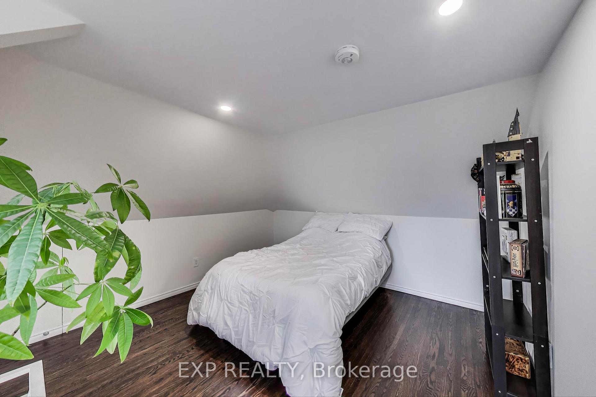 Photo 23 of 71 Huxley Avenue S, Hamilton, Delta — HOMEH