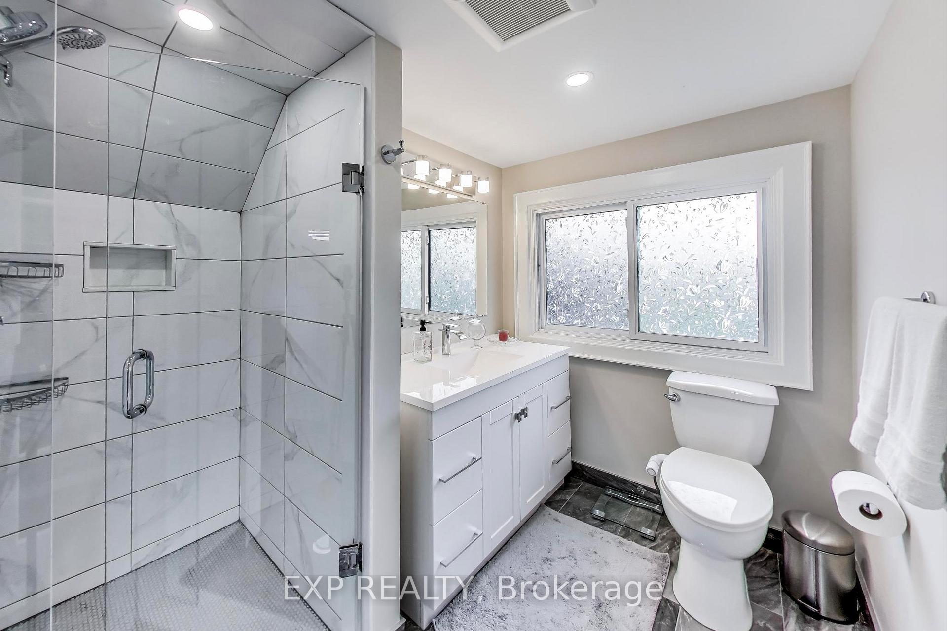 Photo 25 of 71 Huxley Avenue S, Hamilton, Delta — HOMEH