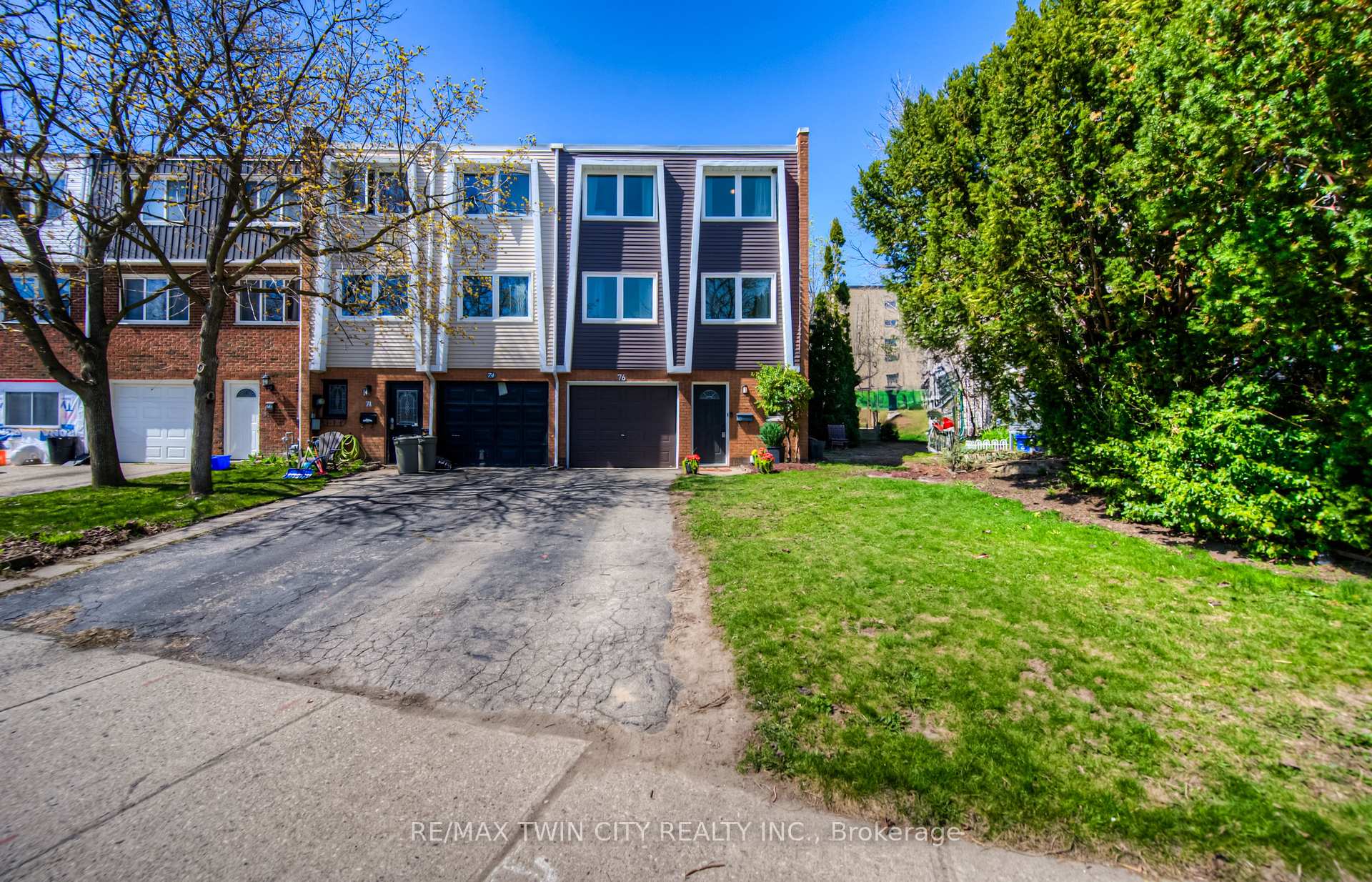 Photo 2 of 76 Charles Best Place, Kitchener — HOMEH