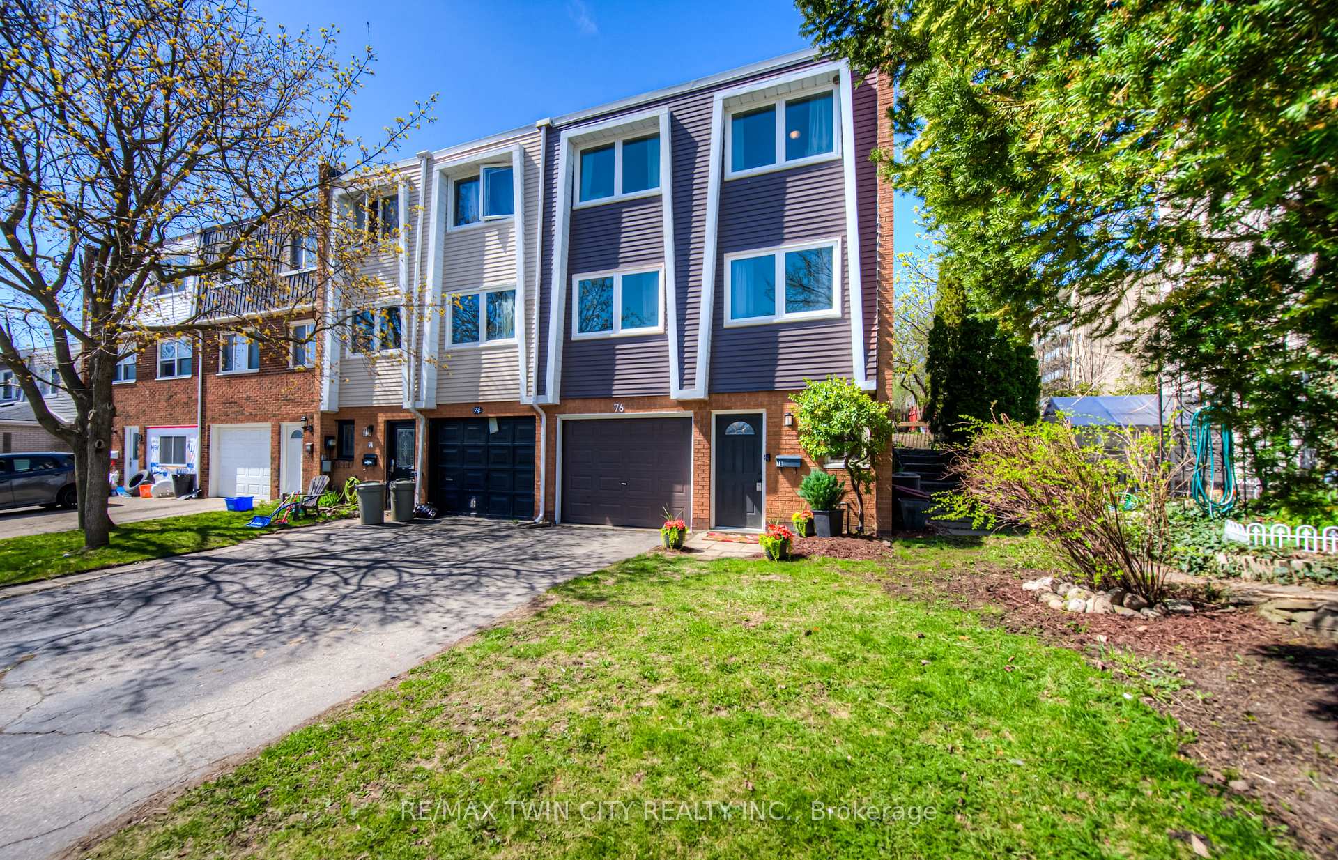 Photo 5 of 76 Charles Best Place, Kitchener — HOMEH