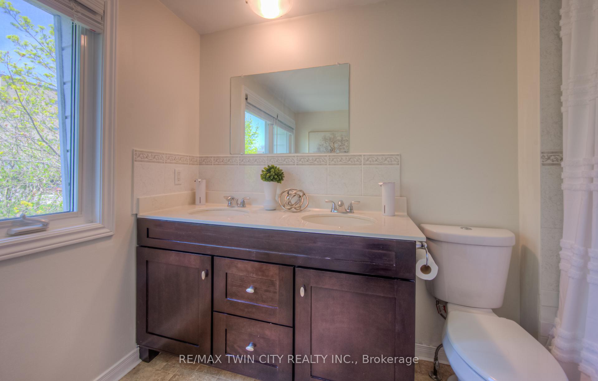Photo 33 of 76 Charles Best Place, Kitchener — HOMEH