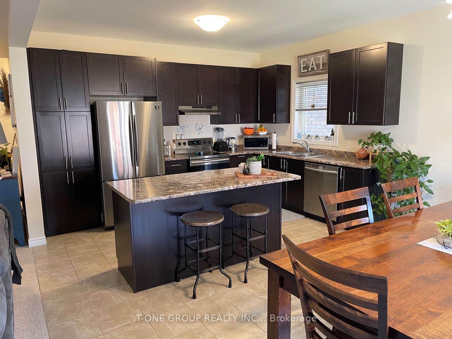 Photo 10 of 26 Bethune Avenue, Hamilton, Rural Glanbrook — HOMEH